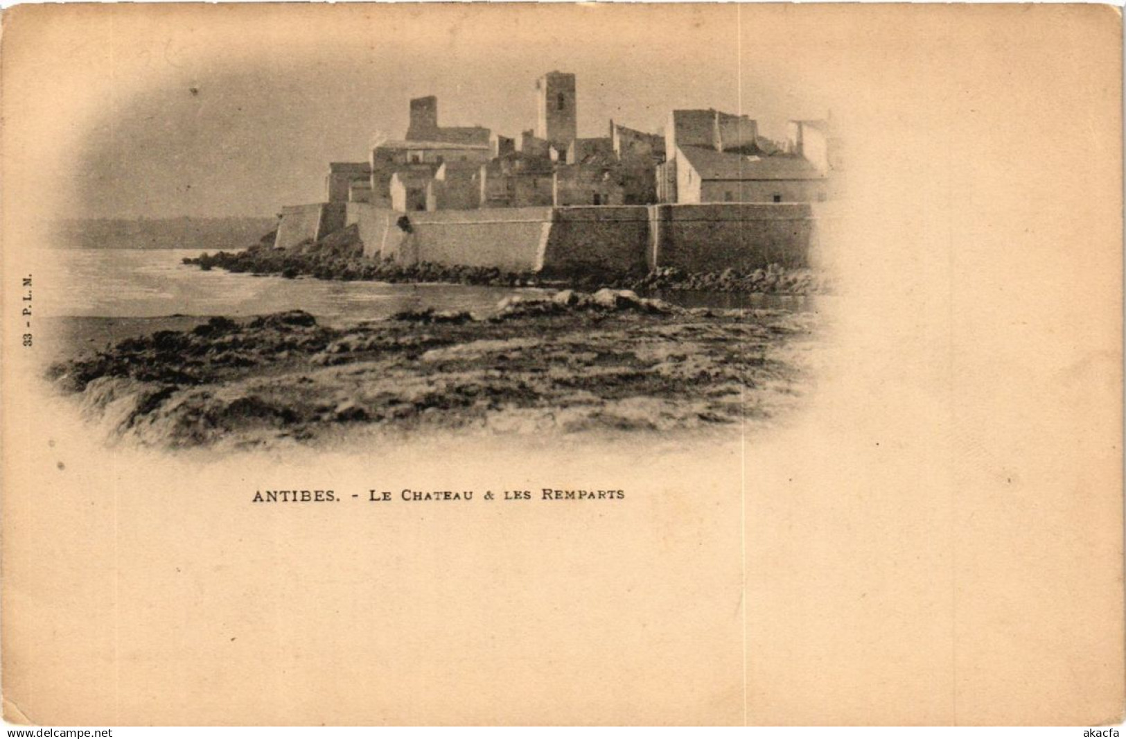 CPA ANTIBES Le Chateau et les Remparts (375502)
