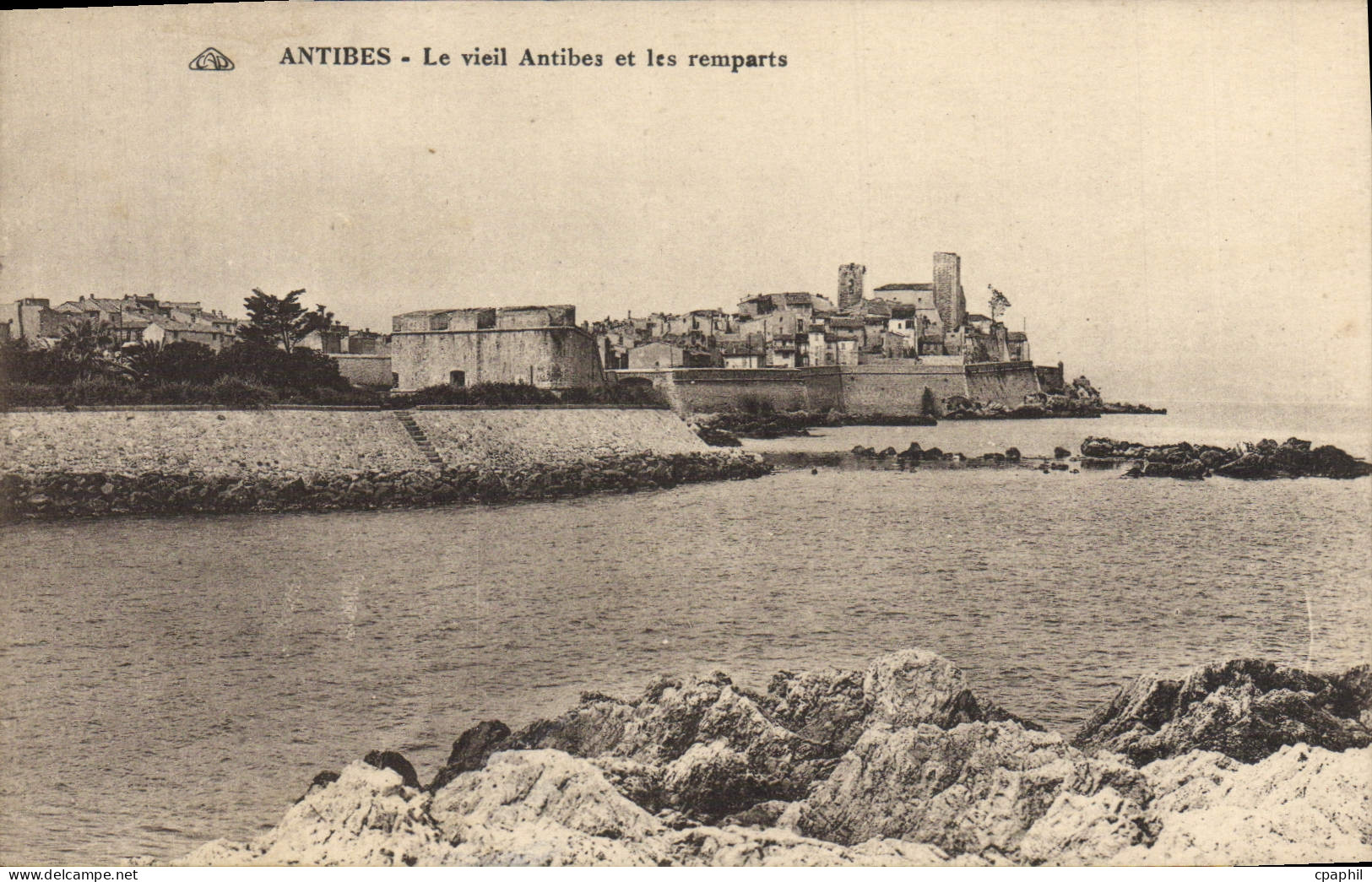 CPA Antibes Le Vieil Antibes et les remparts