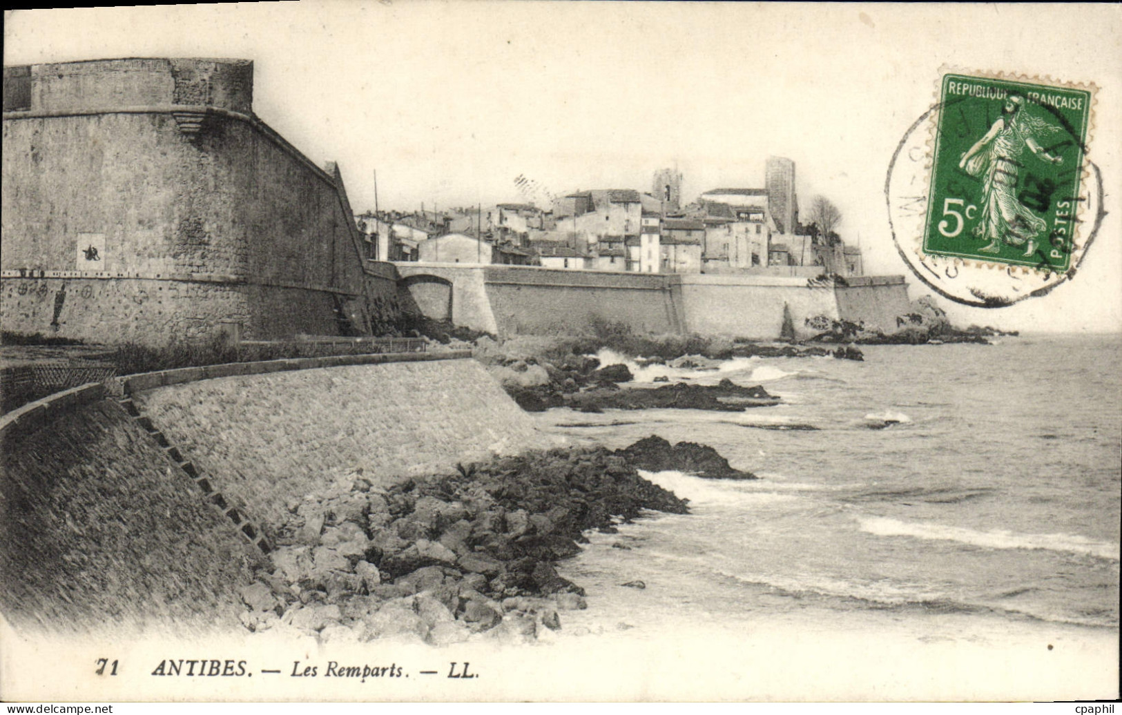 CPA Antibes Les Remparts