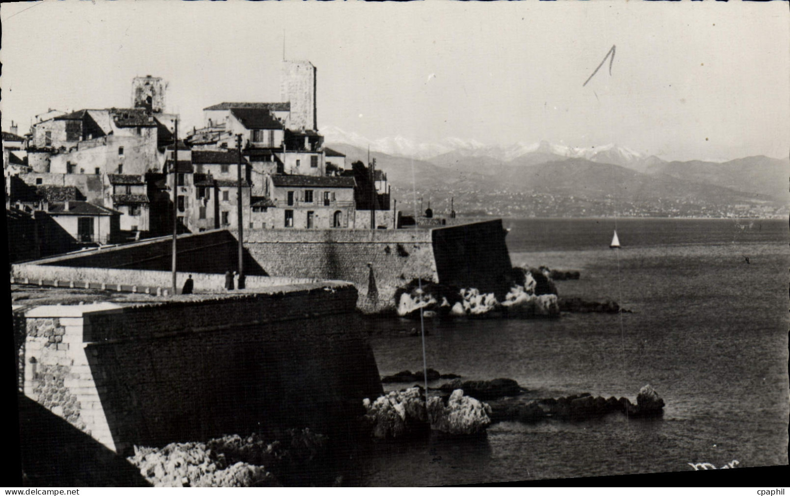 CPA Antibes Les Remparts