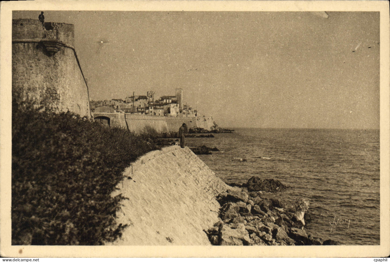 CPA Antibes Les Remparts
