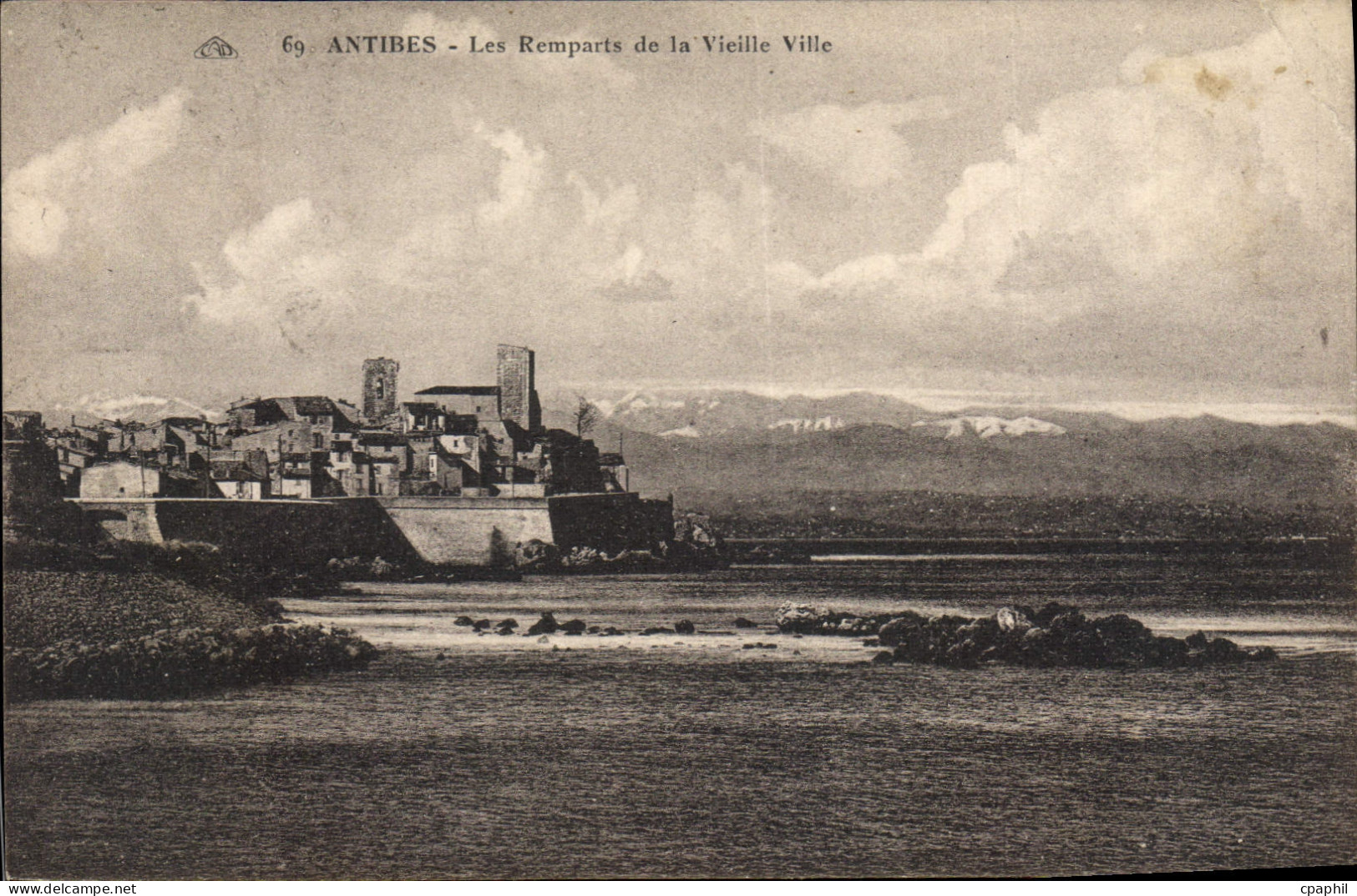 CPA Antibes Les Remparts De La Vieille Ville