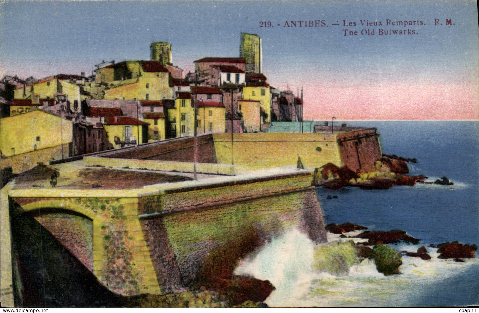 CPA Antibes Les Vieux Remparts