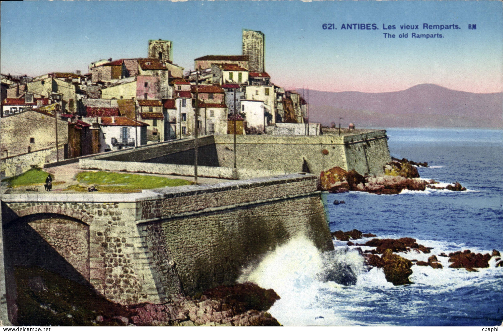CPA Antibes Les Vieux Remparts