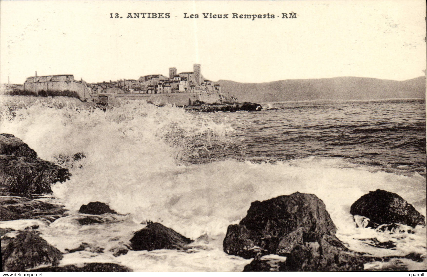 CPA Antibes Les Vieux Remparts