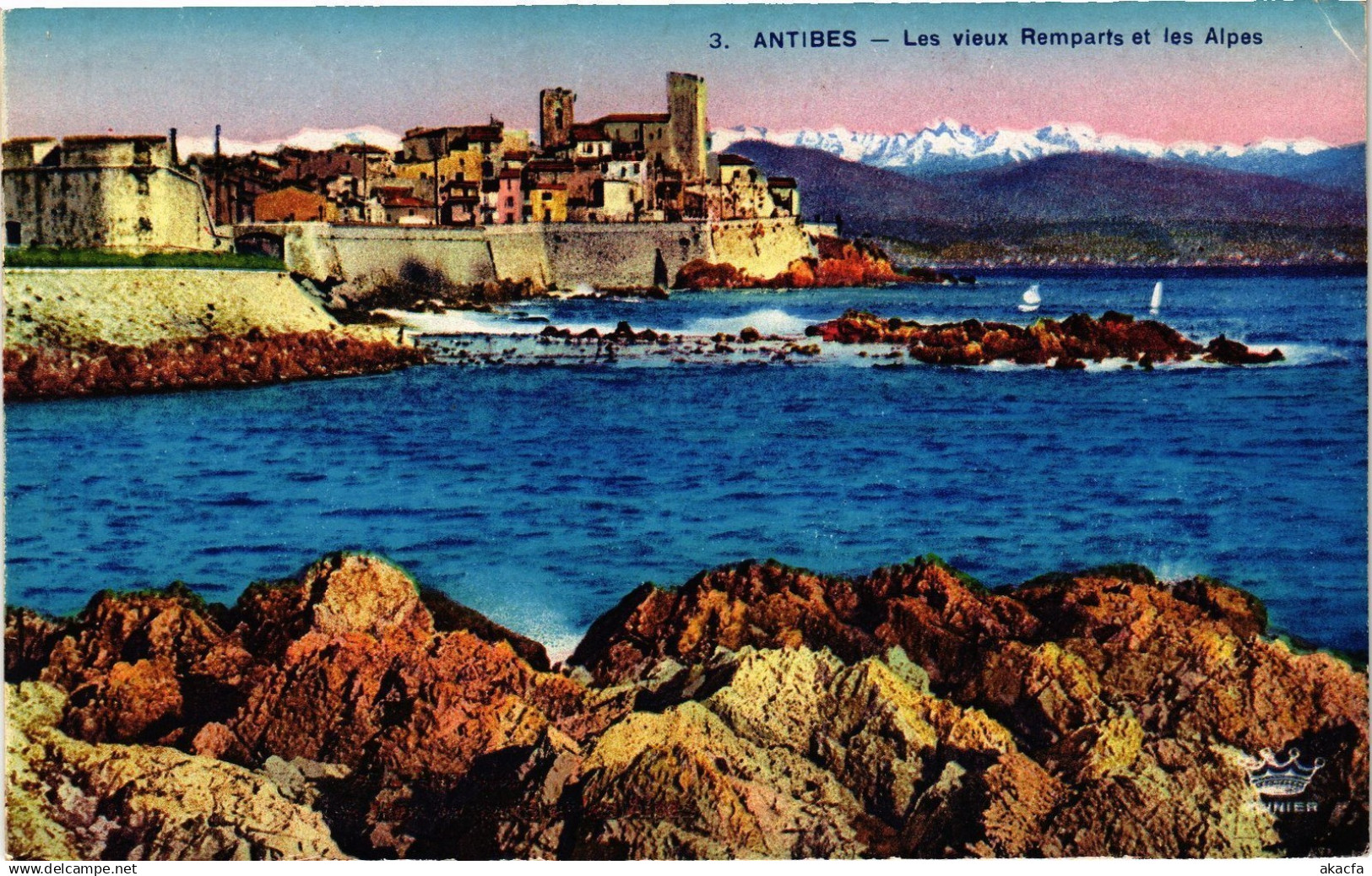 CPA ANTIBES - Les vieux remparts et les alpes (191416)