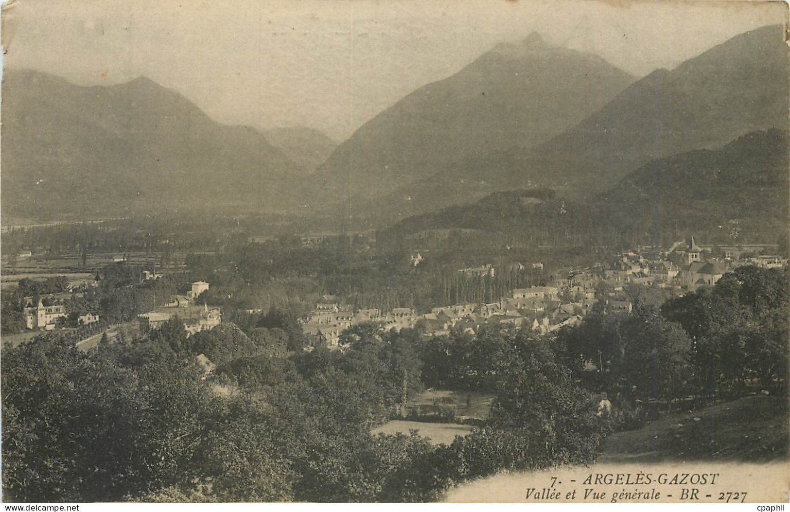 CPA Argeles Gazost Vallee et vue generale