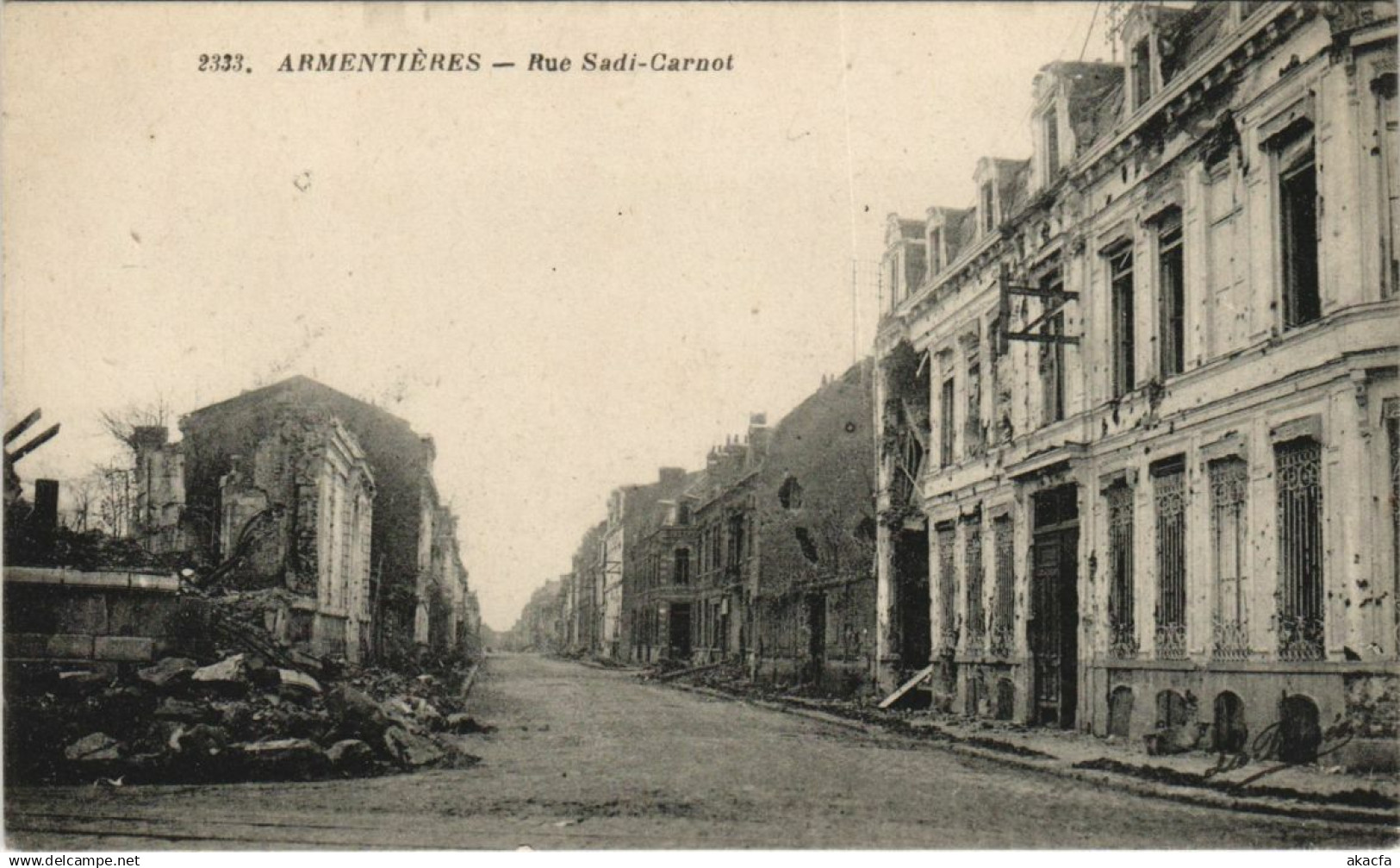 CPA ARMENTIERES - Rue Sadi-Carnot (136939)