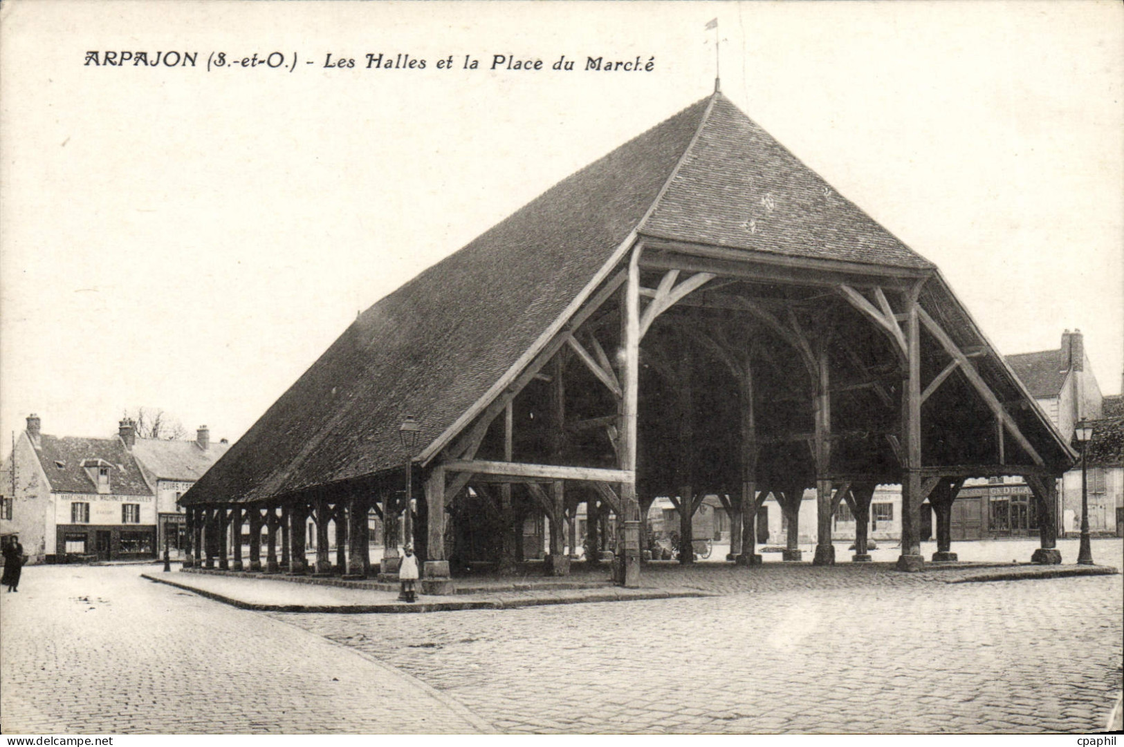 CPA Arpajon Les Halles Et La Place Du Marche