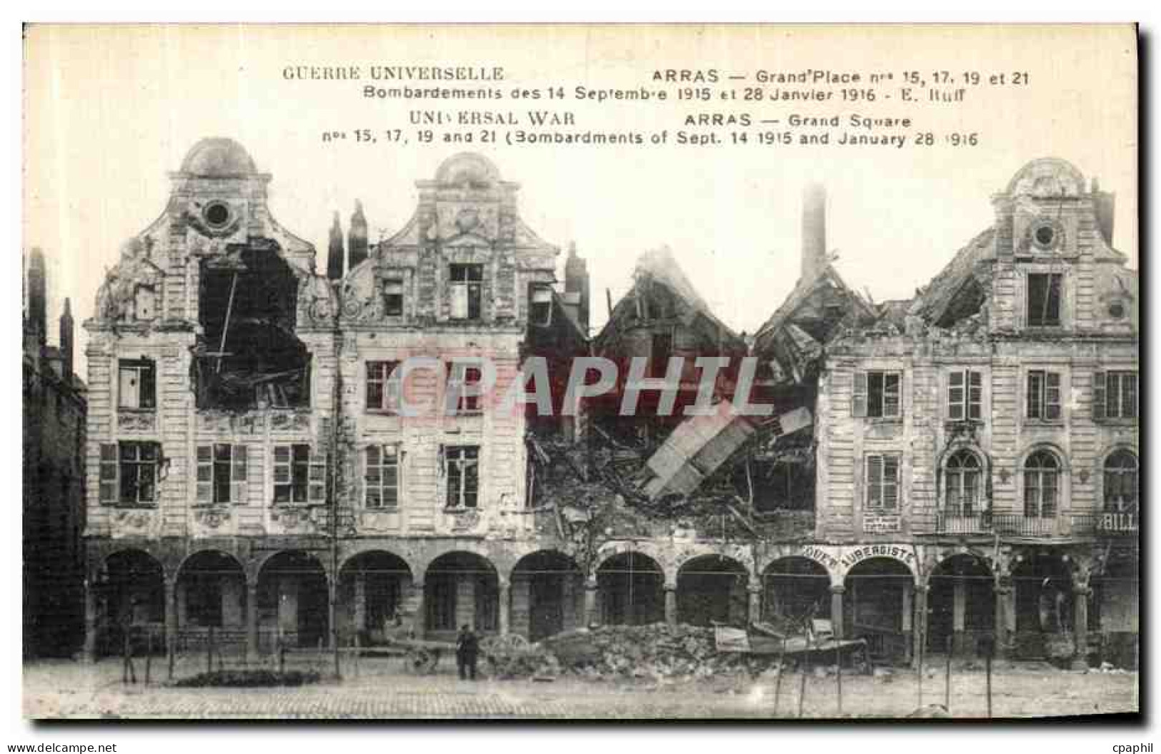 CPA Arras Grand place Militaria