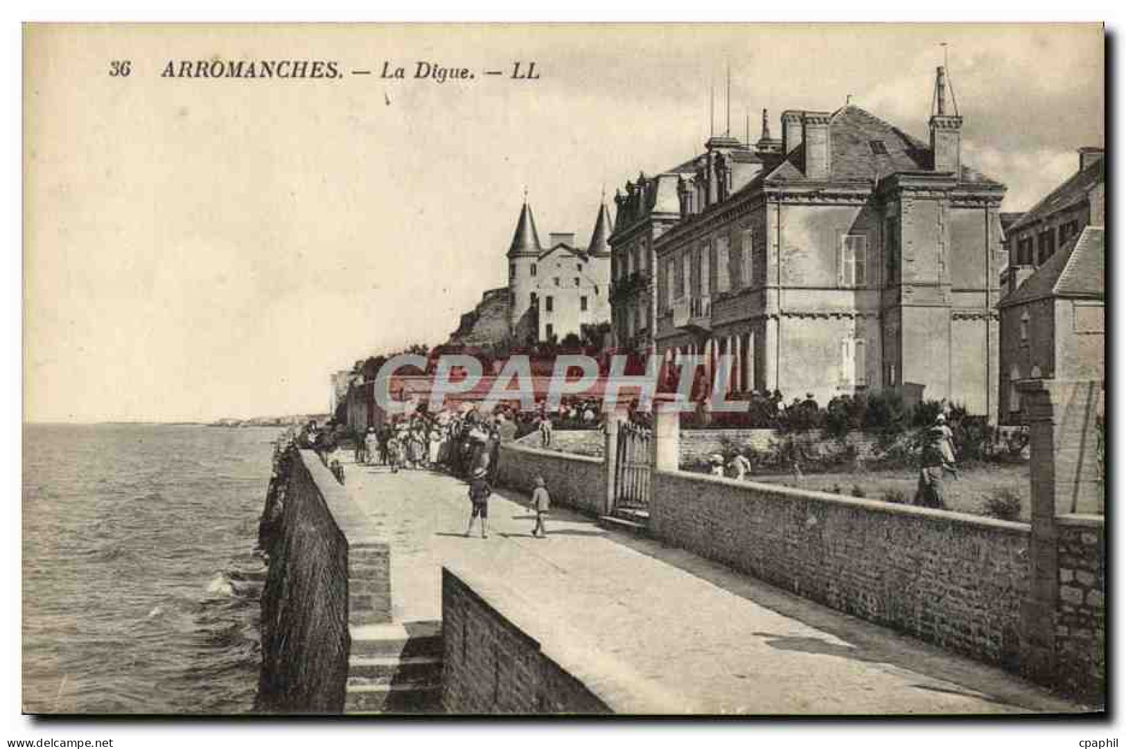 CPA Arromanches La digue