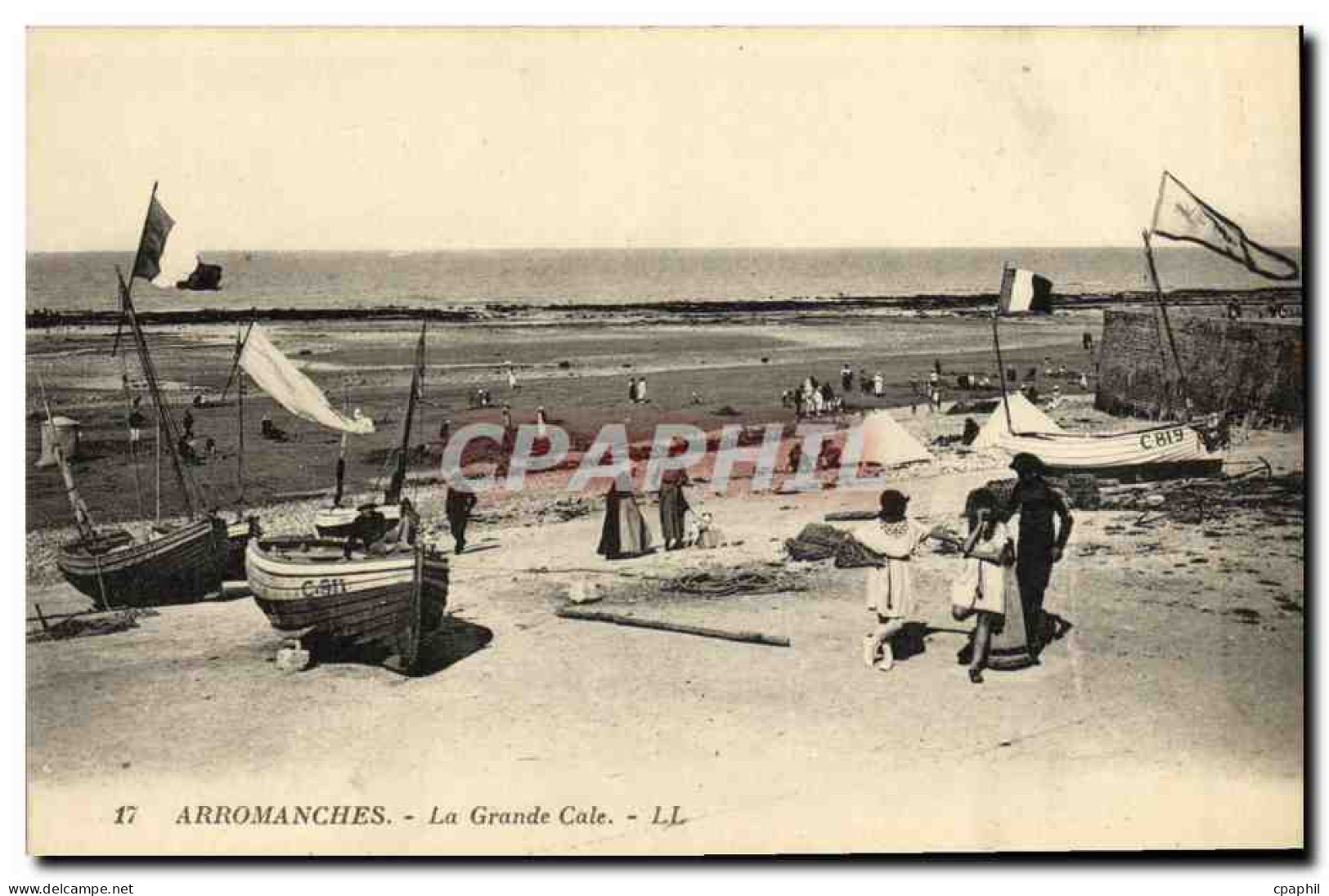 CPA Arromanches La Grande Cale Bateaux