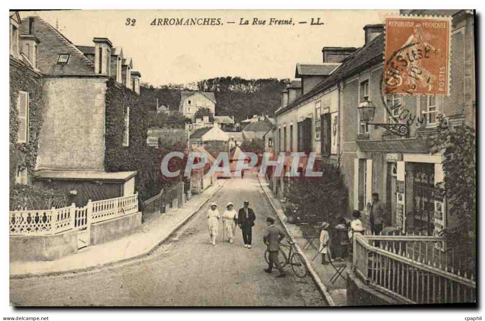 CPA Arromanches La Rue Fresne