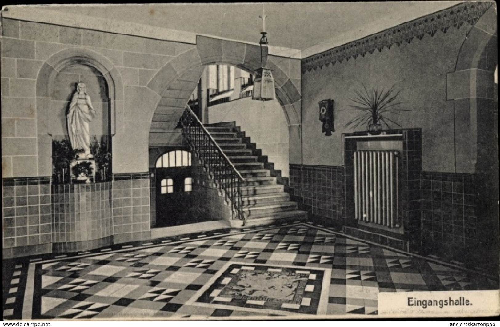 CPA Astenet Lontzen Wallonien Lüttich, St. Katharinenstift, Eingangshalle, Innenansicht