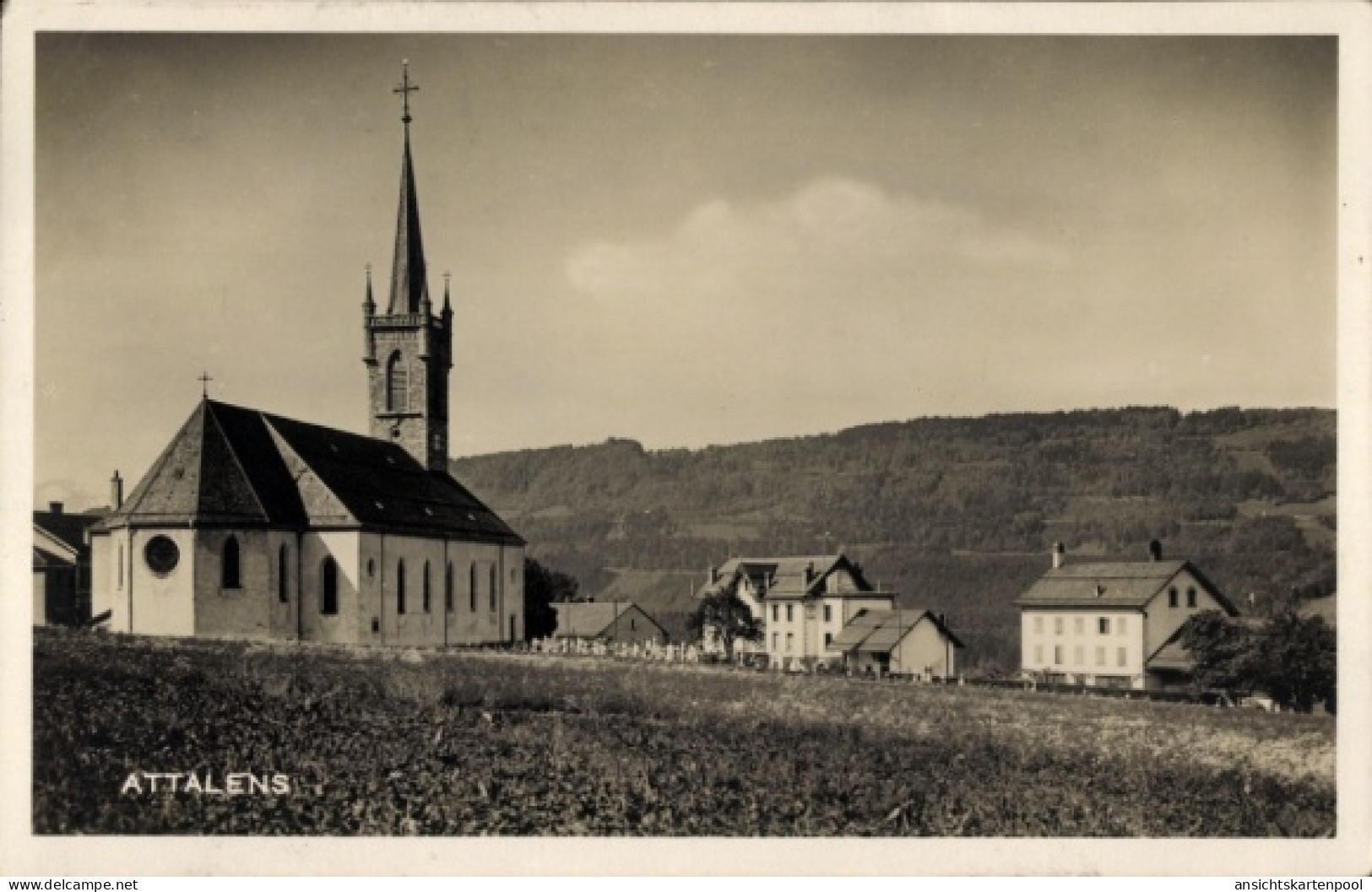 CPA Attalens Veveyse Kanton Freiburg, Gesamtansicht, Kirche