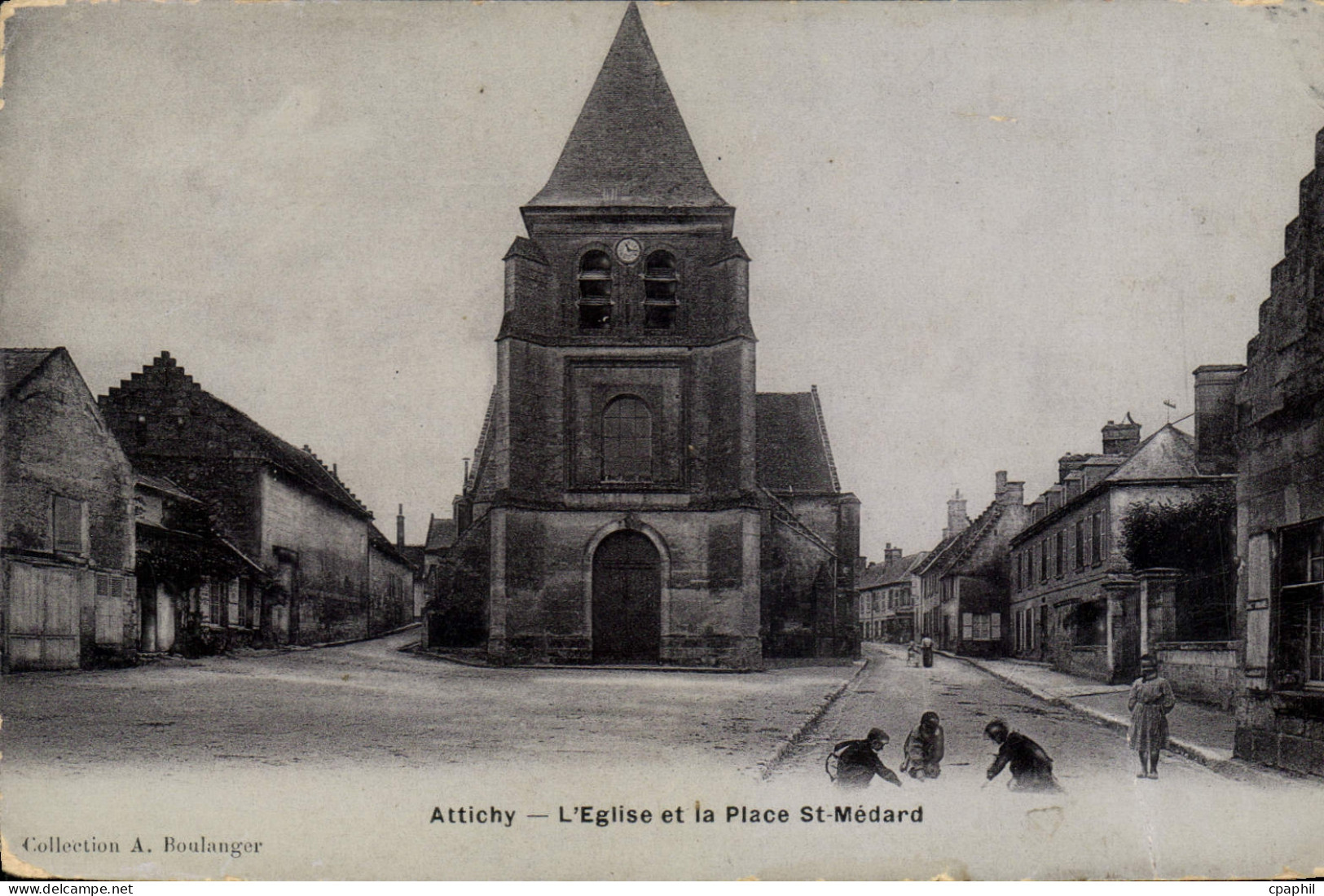 CPA Attichy L'Eglise et la Place St Medard