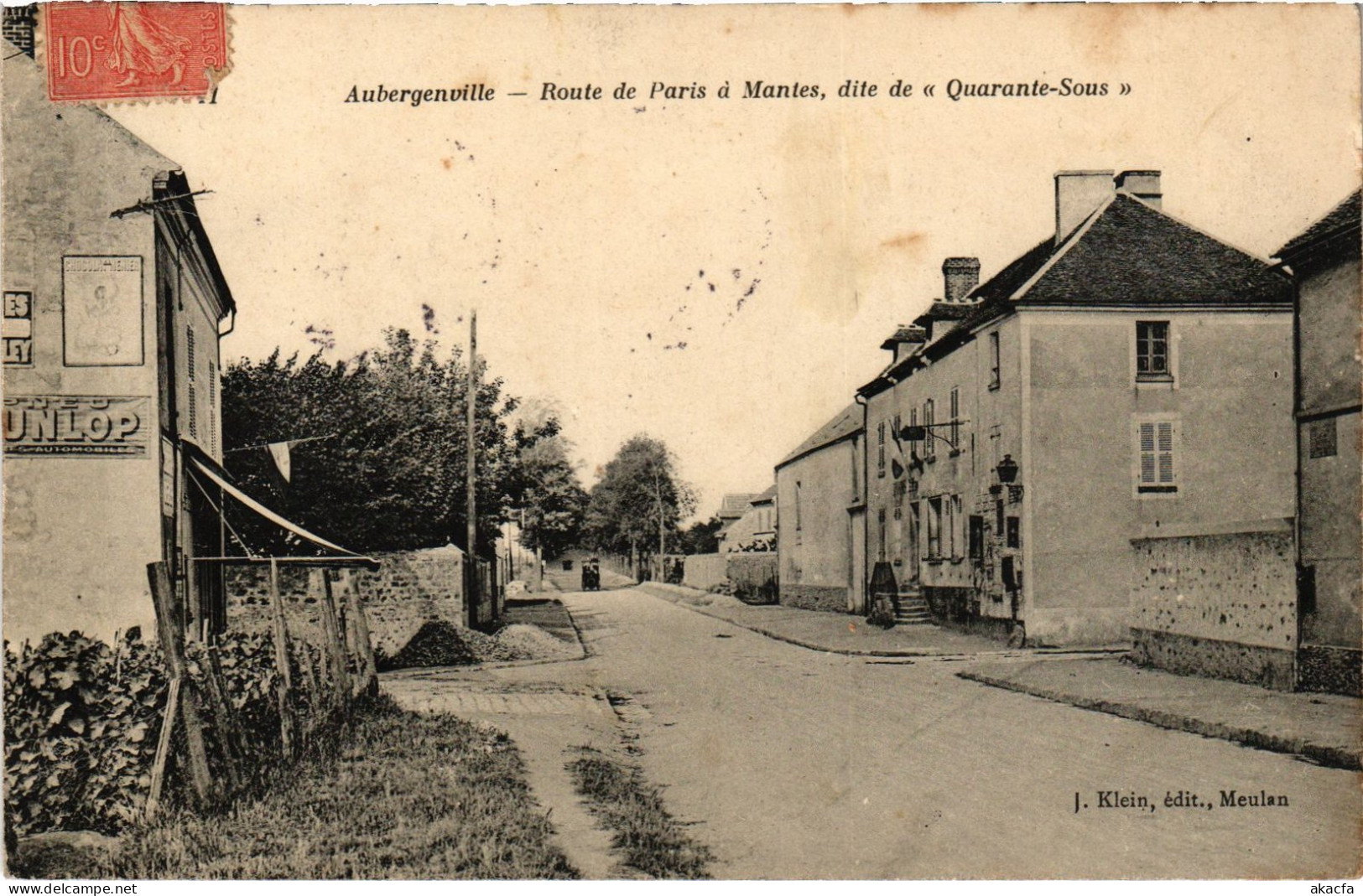 CPA Aubergenville Route de Paris a Mantes FRANCE (1378343)