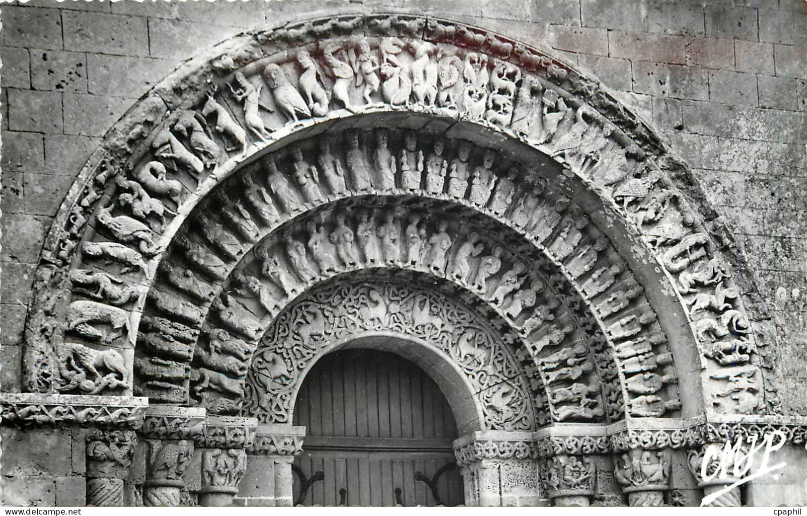 CPA Aulnay de Saintonge Eglise Romane