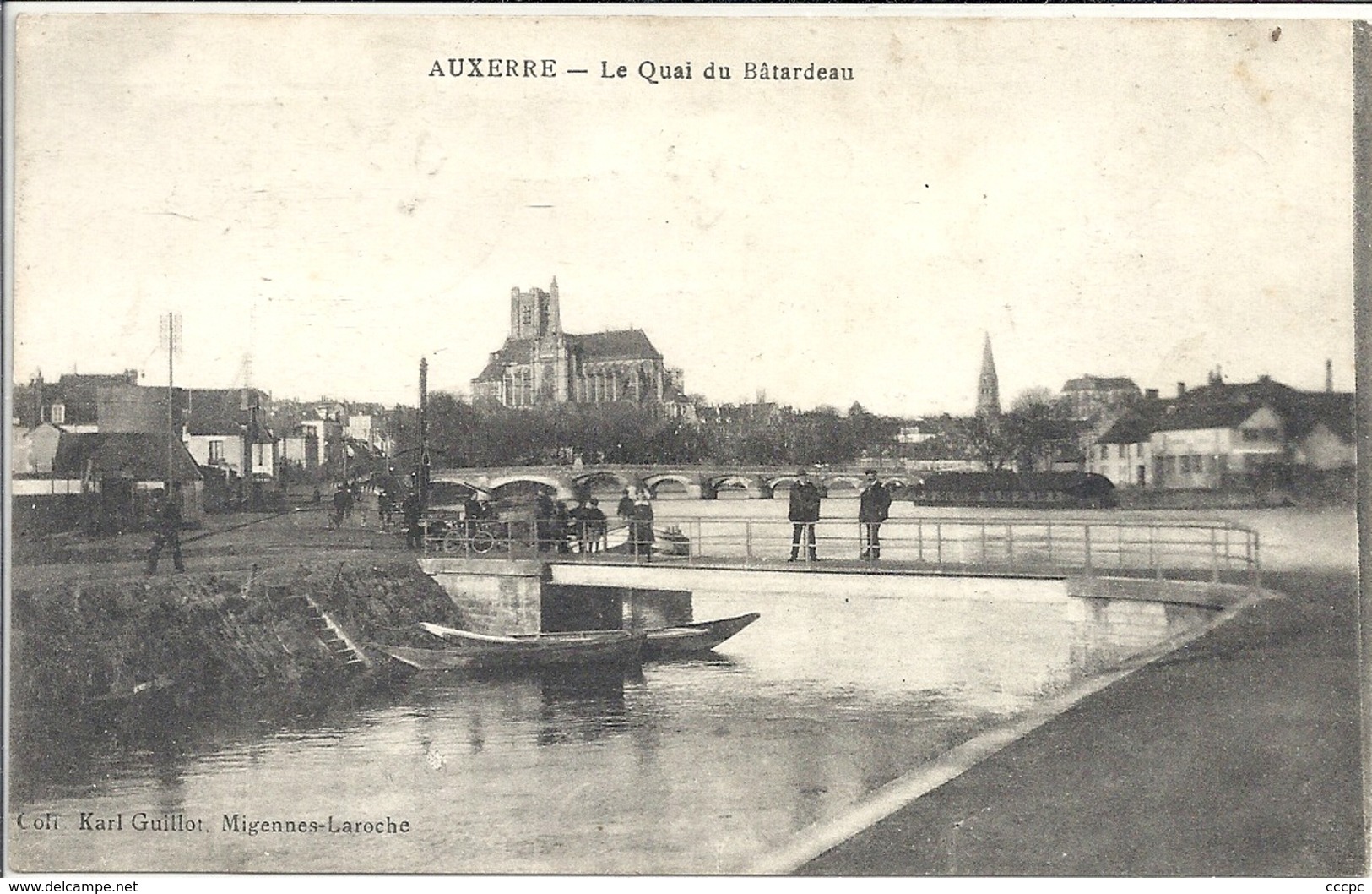 CPA Auxerre Le Quai du Bâtardeau