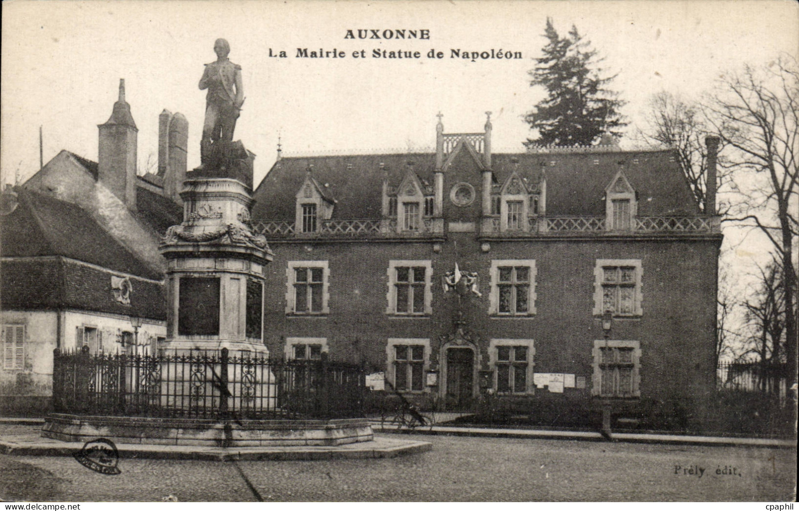 CPA Auxonne La mairie et statue de Napoleon 1er