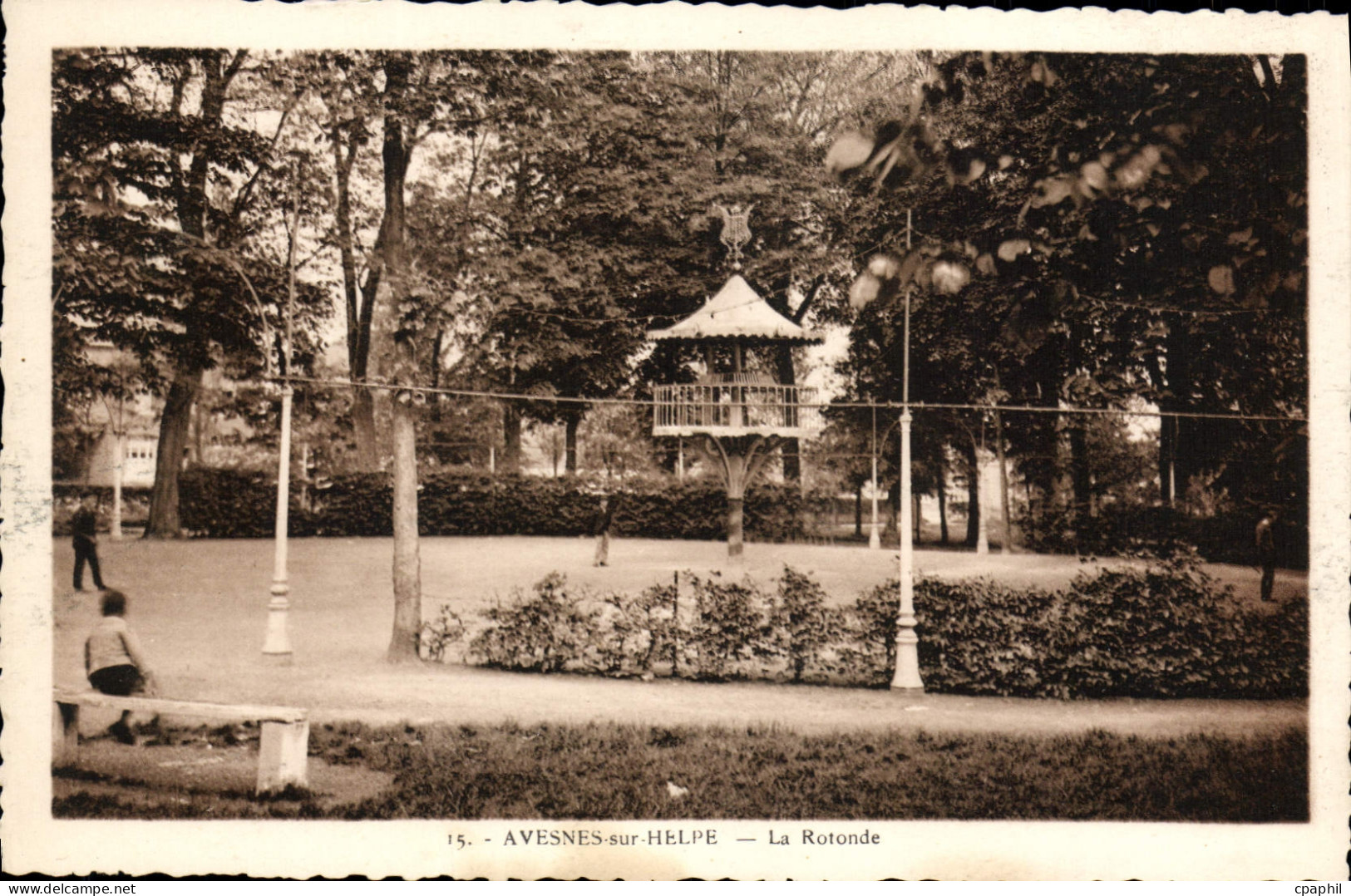 CPA Avesnes Sur Helpe la rotonde