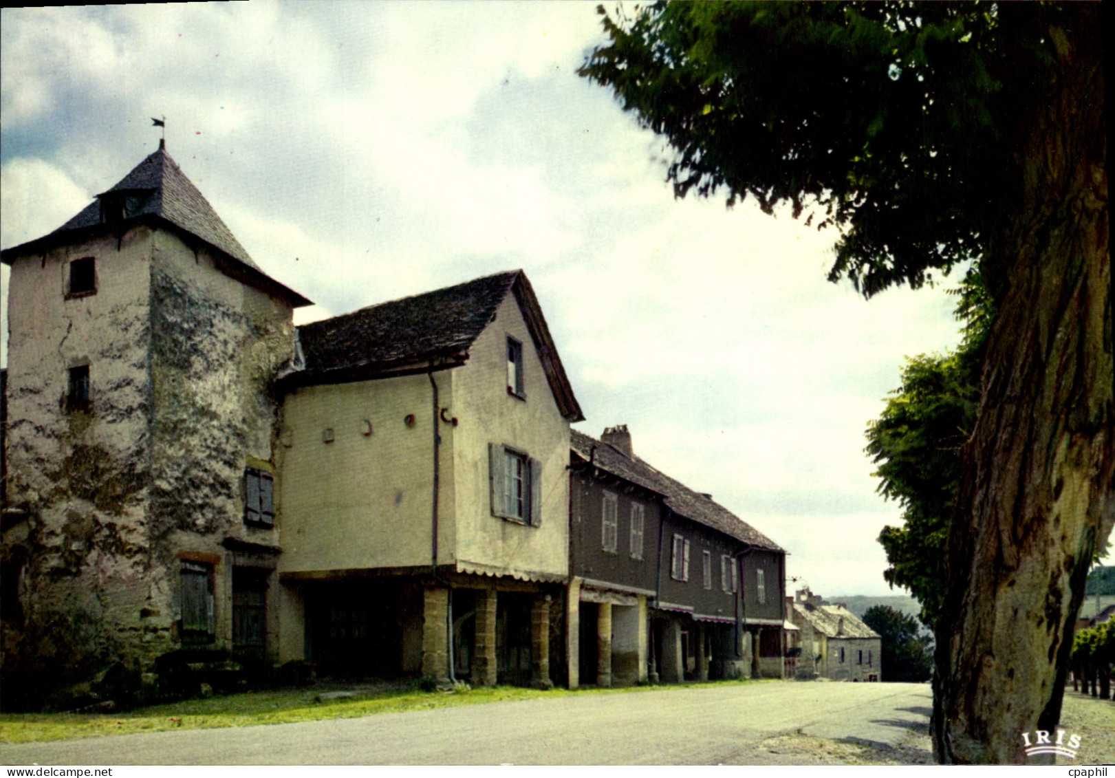 CPA Aveyron Pittoresque Najac Les Arcades