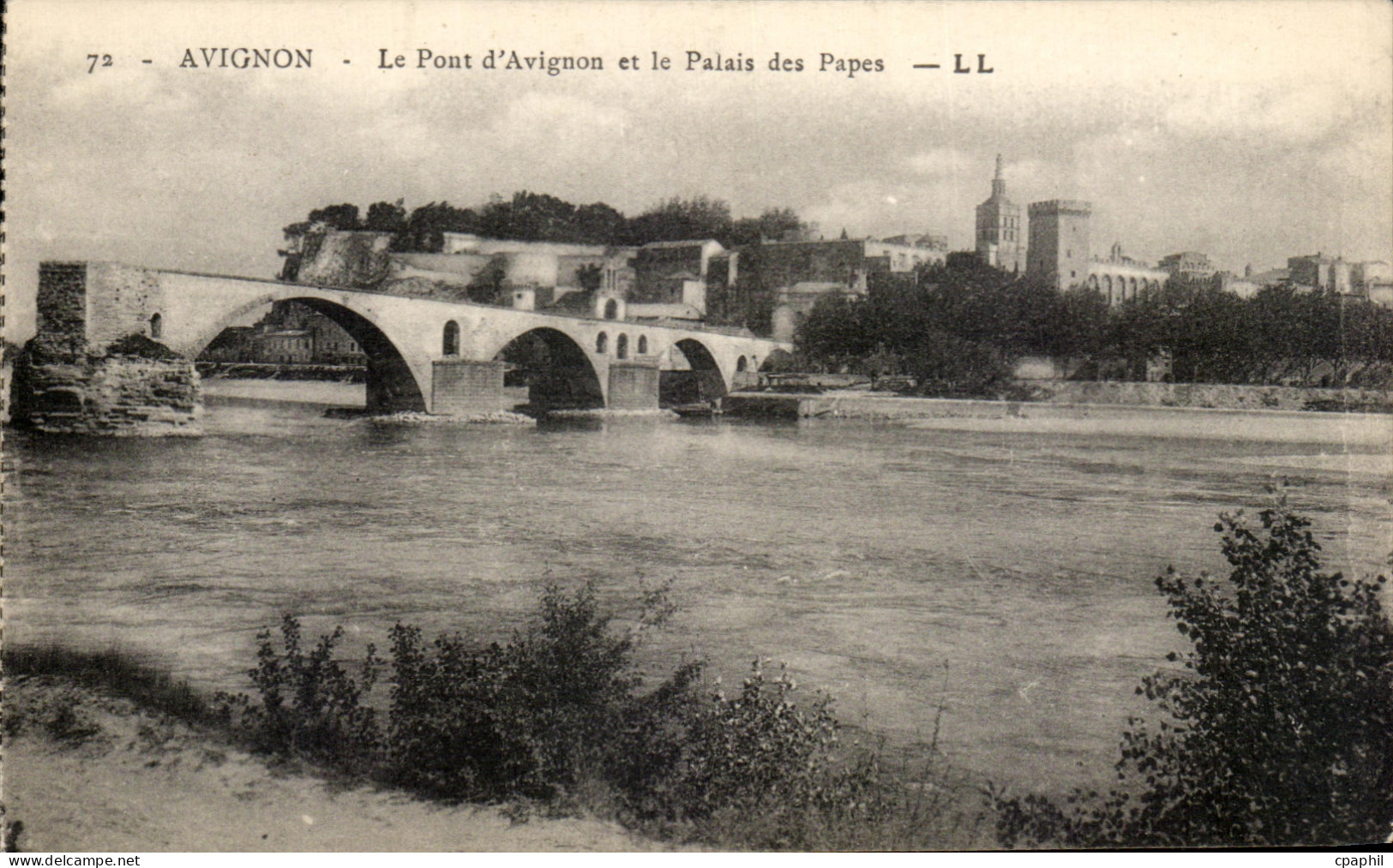 CPA Avignon Le Pont d'Avignon et le palais des Papes