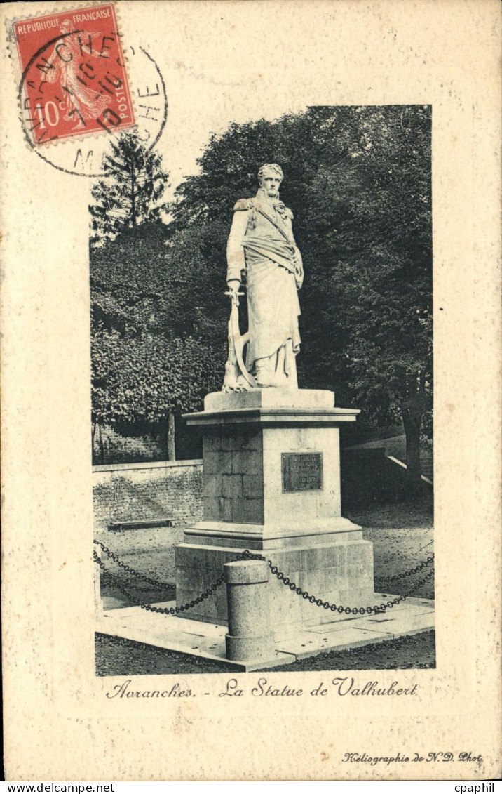 CPA Avranches La Statue de Valhubert