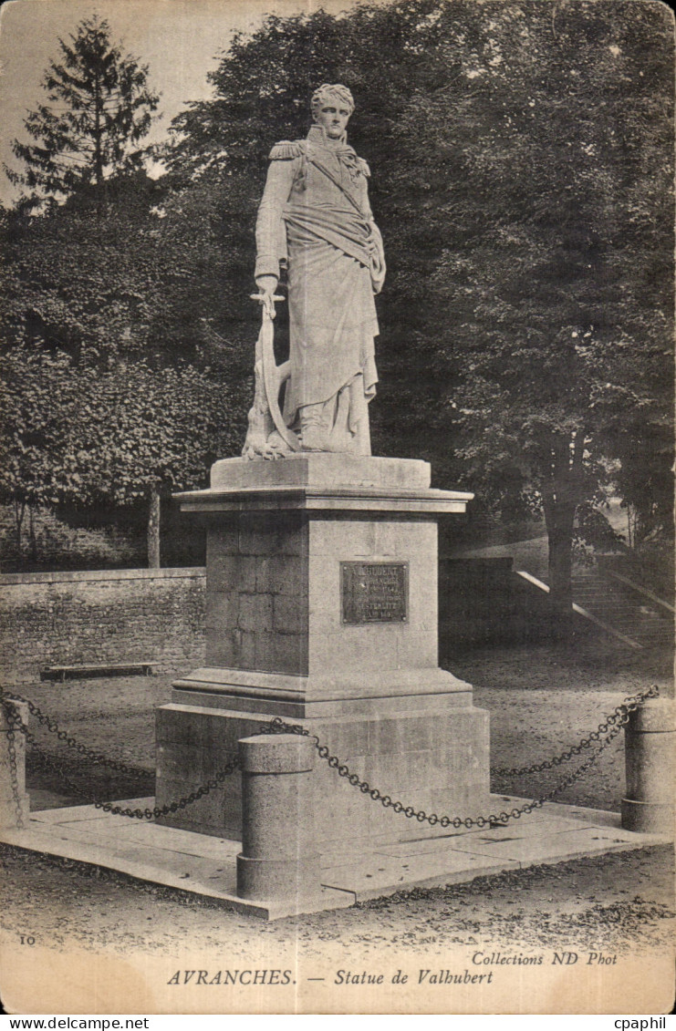 CPA Avranches Statue de Valbubert