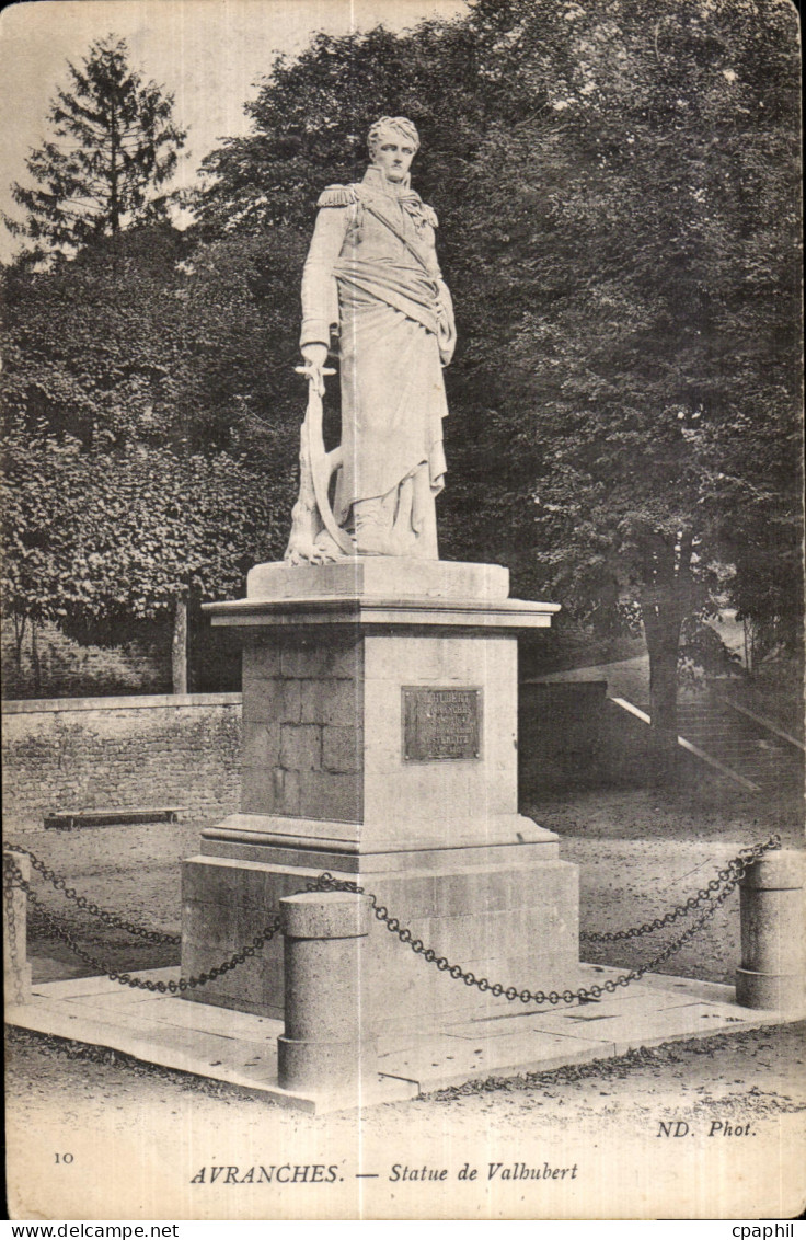 CPA Avranches statue de valbubert
