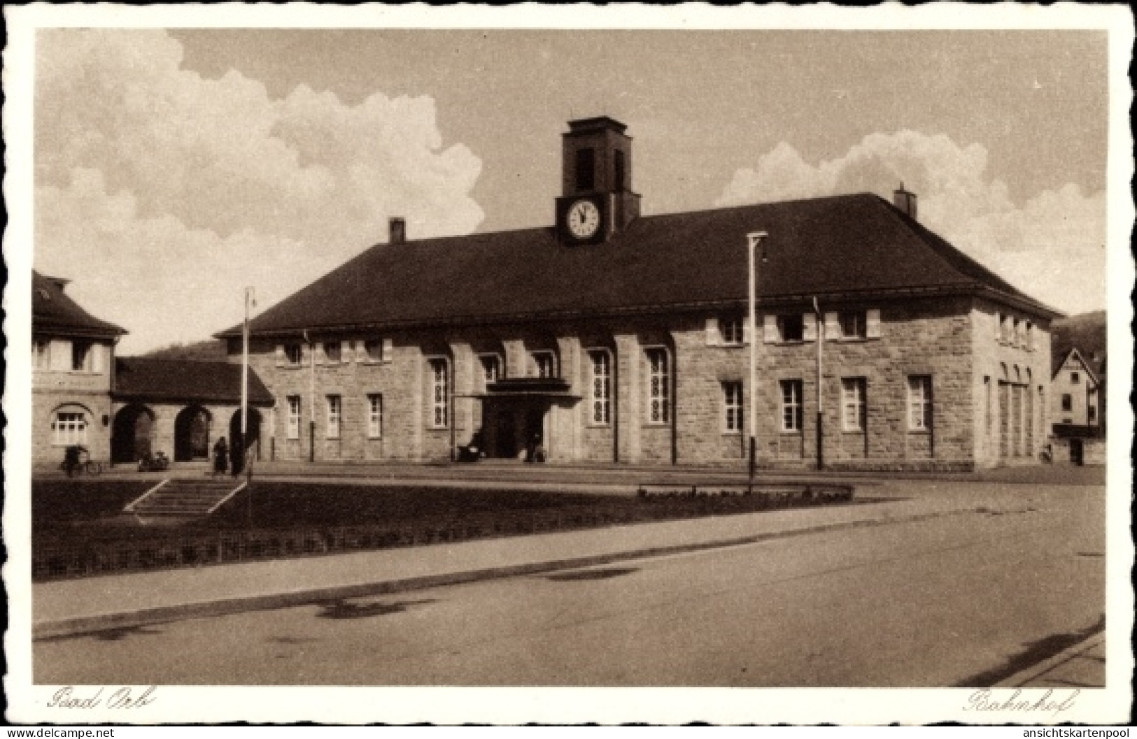 CPA Bad Orb im Main Kinzig Kreis Hessen, Ansicht vom Bahnhof mit Vorplatz