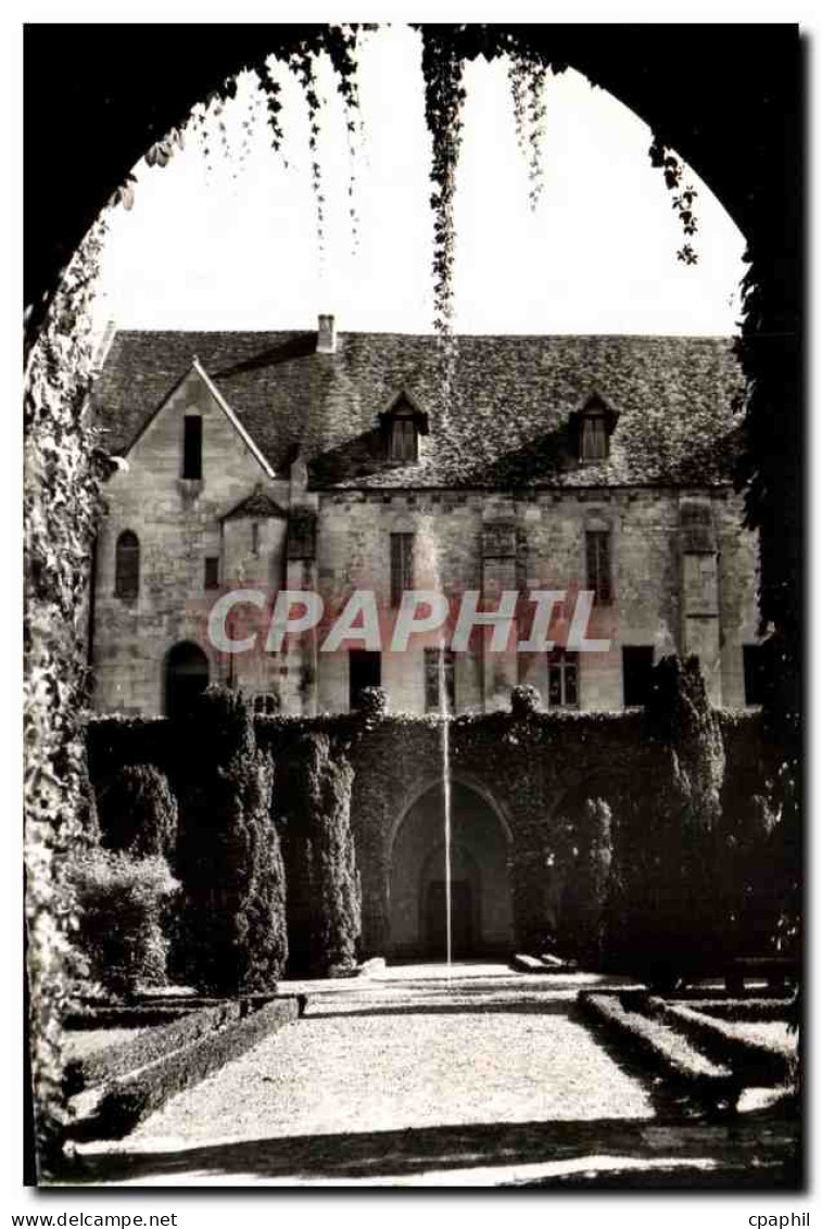 CPA Batiments des Dortoirs Facade sur le Cloitre Abbaye de Royaumont Asnieres sur Oise