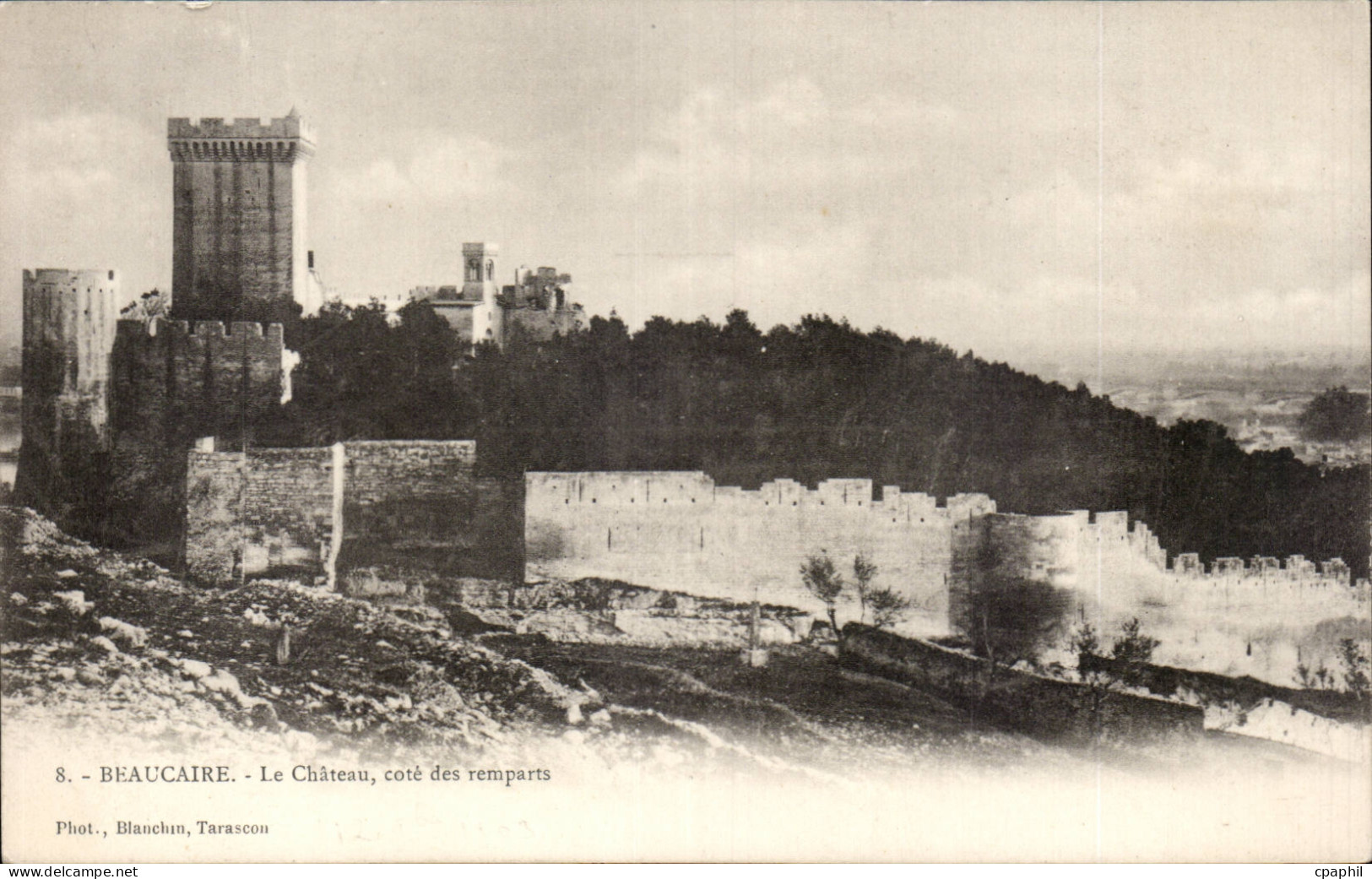 CPA Beaucaire le chateau cote des remaprts