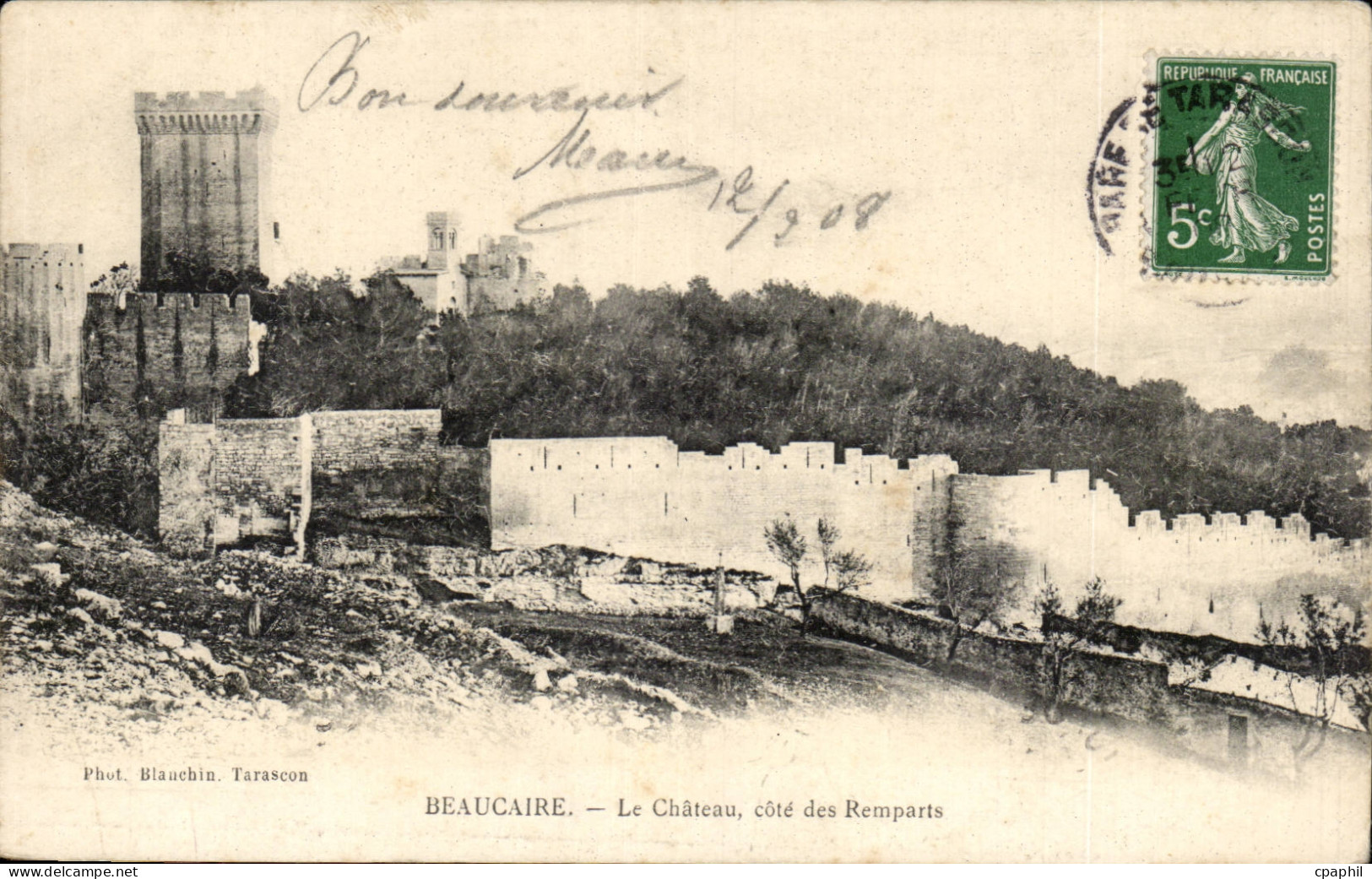 CPA Beaucaire Le chateau Cote des remparts