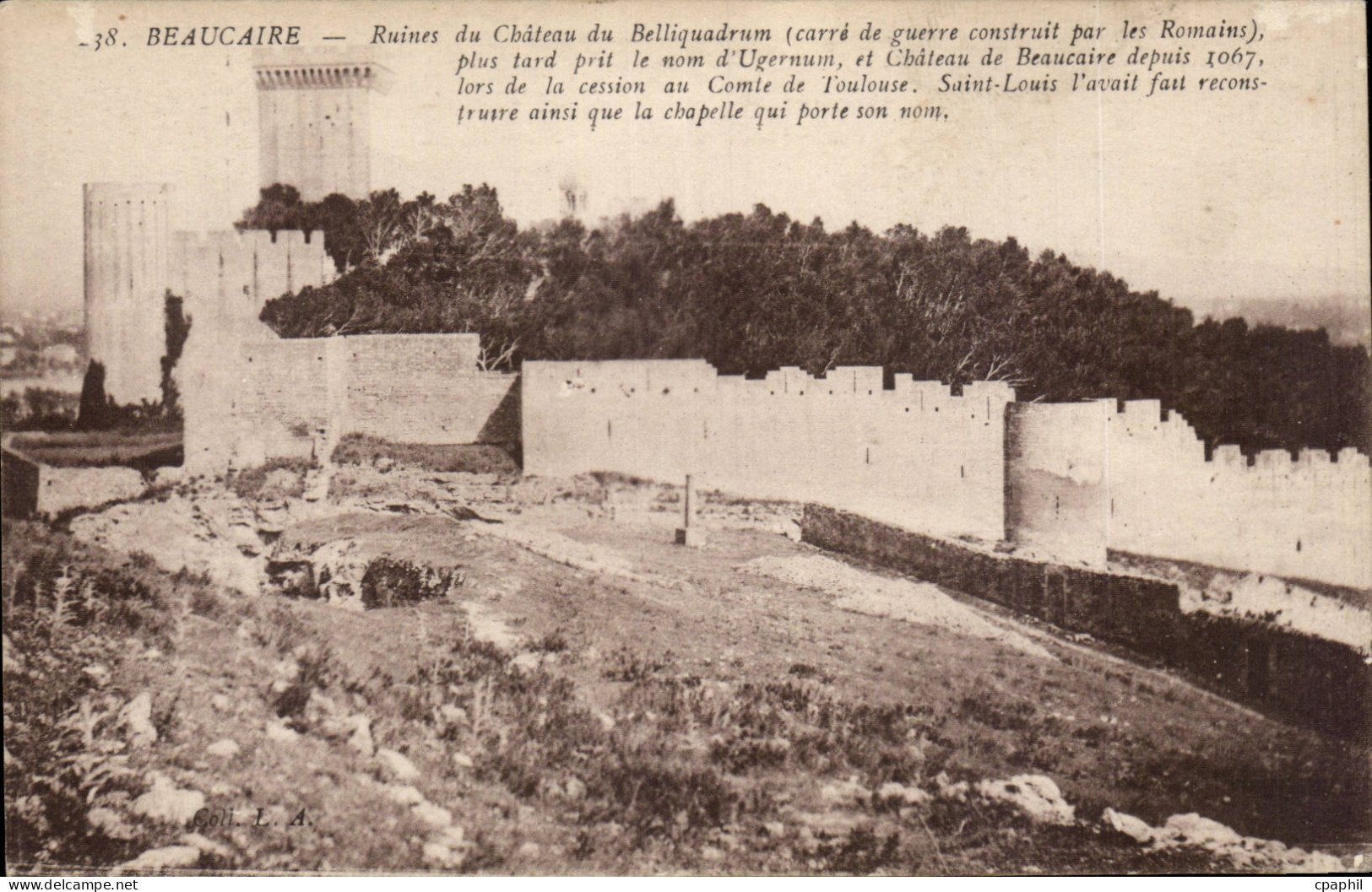 CPA Beaucaire Le chateau Cote des remparts