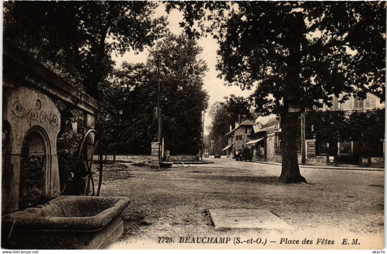 CPA Beauchamp (S.-et-O.) - Place des Fétes (290648)