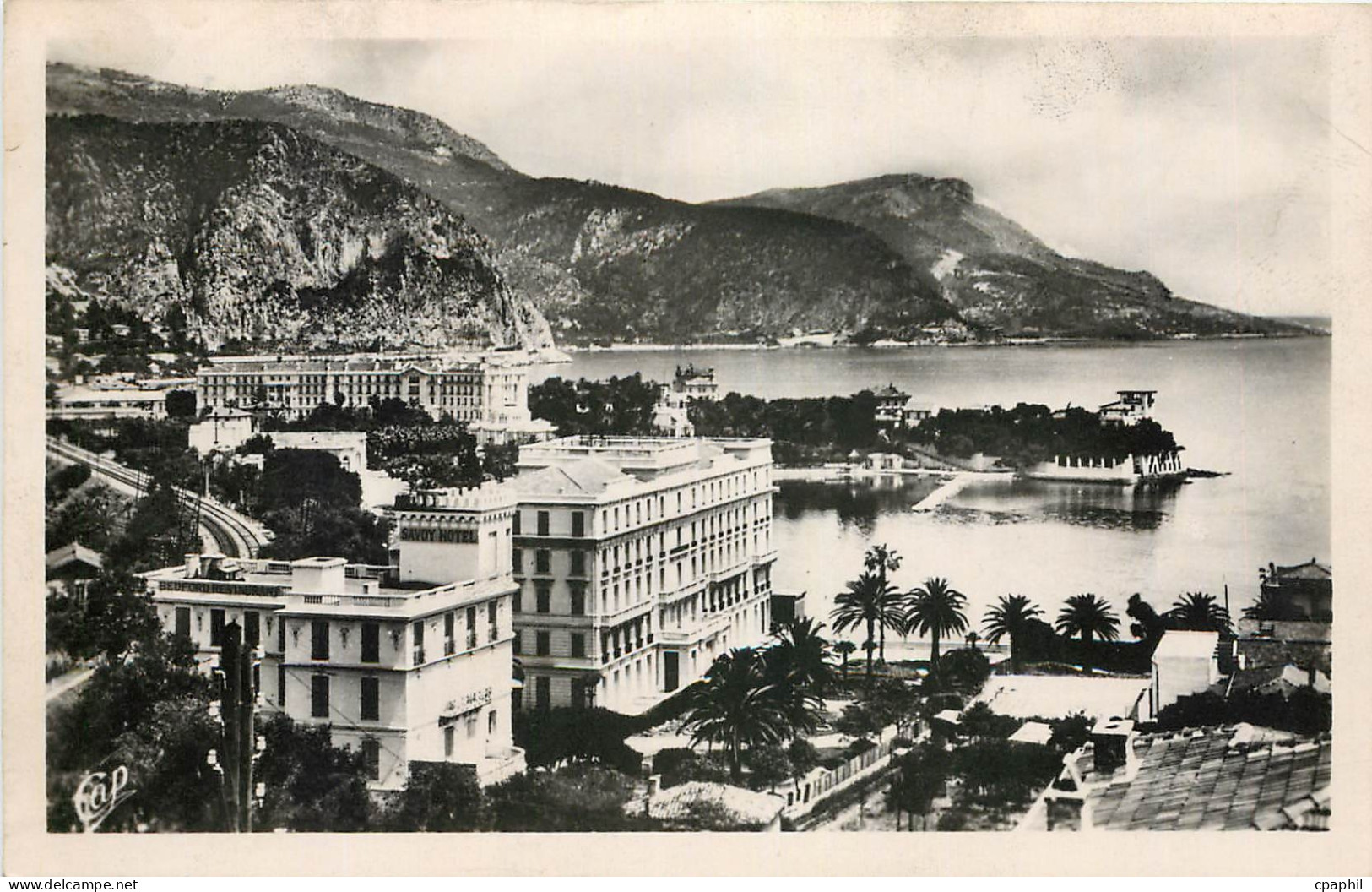 CPA Beaulieu sur mer les grands hotels vue generale