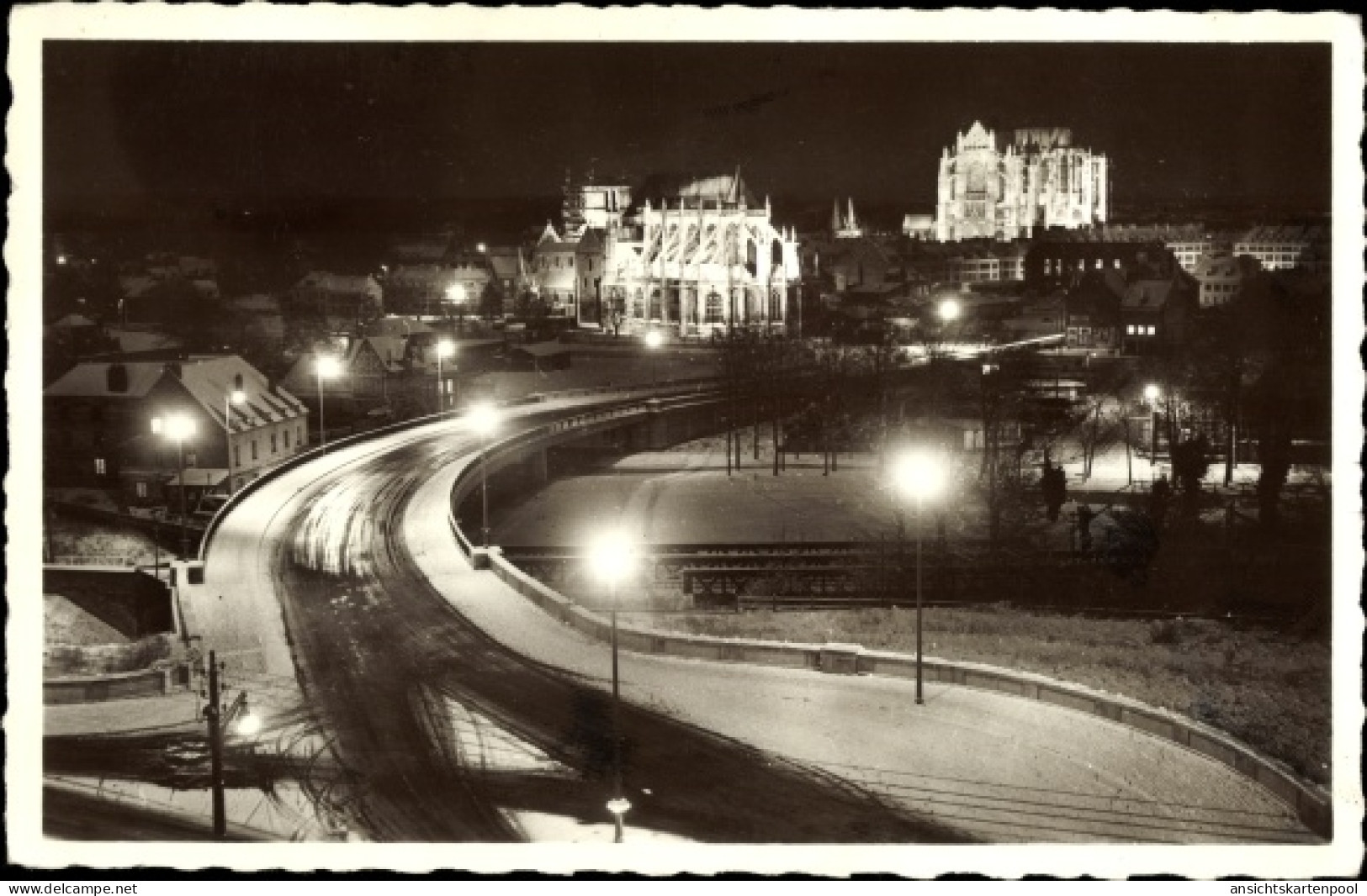 CPA Beauvais Oise, Le Pont de Paris, Stadt bei Nacht