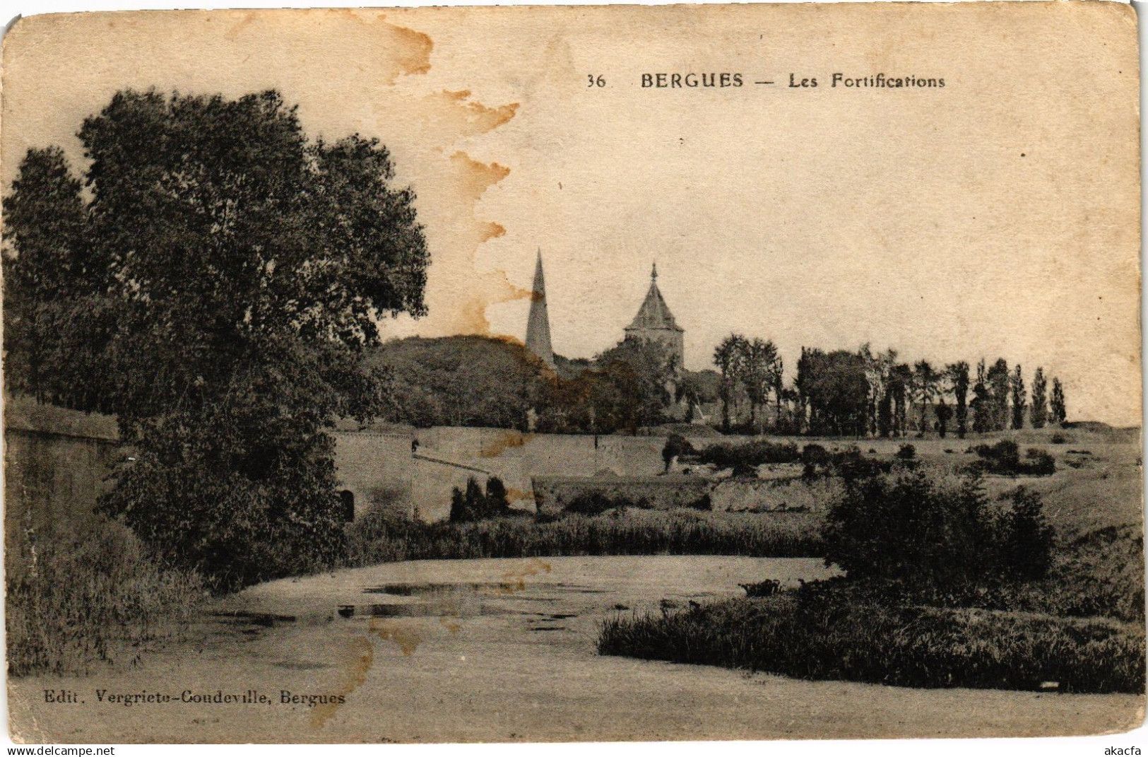 CPA BERGUES - Les Fortifications (205159)
