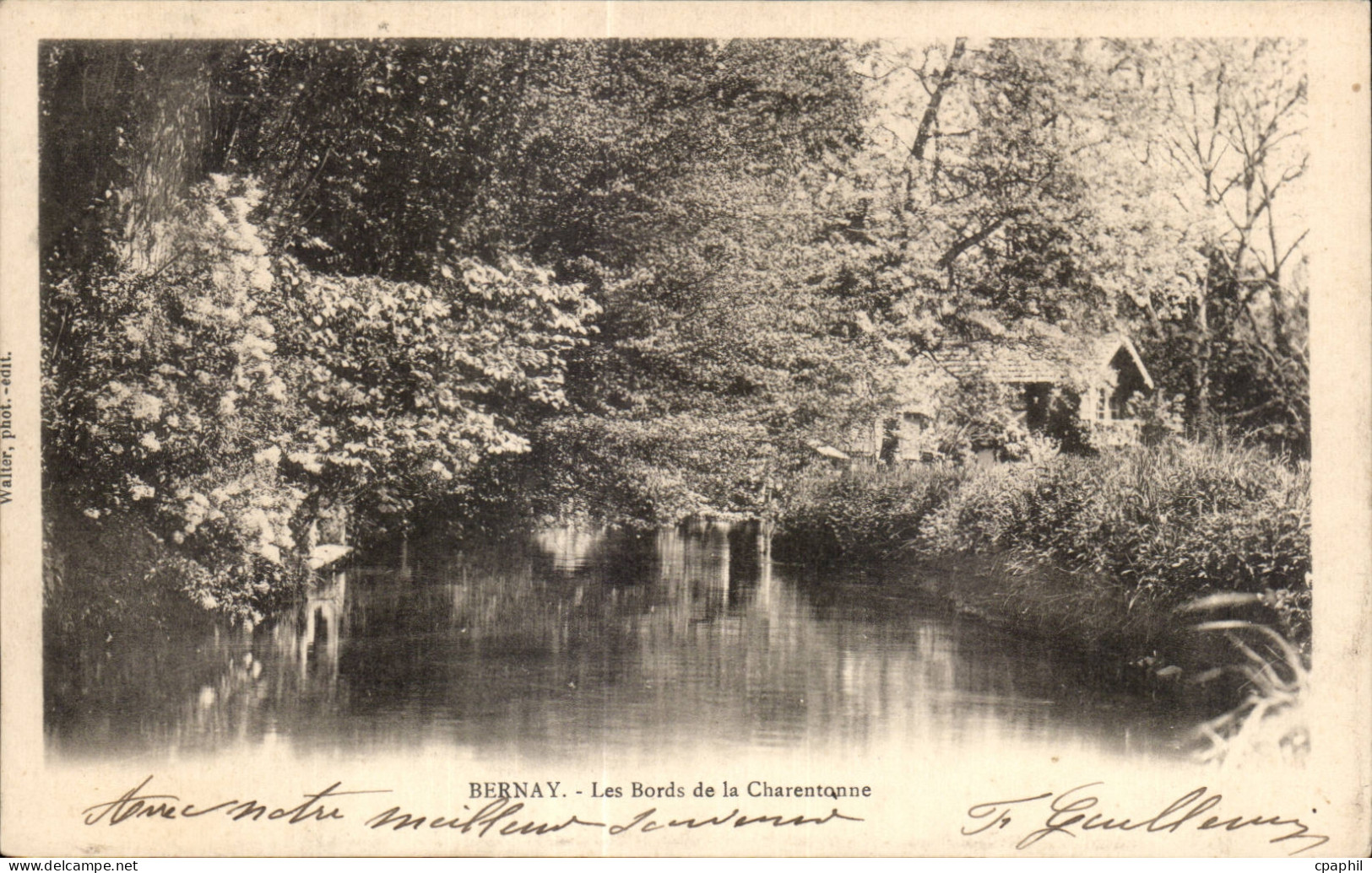 CPA Bernay Les Bords de la Charentonne