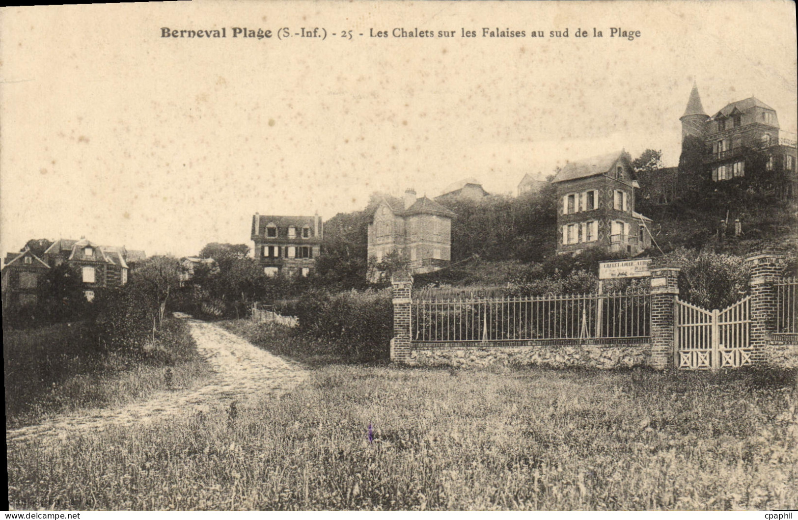 CPA Berneval Plage Les Chalets sur les Falaises sud de la Plage