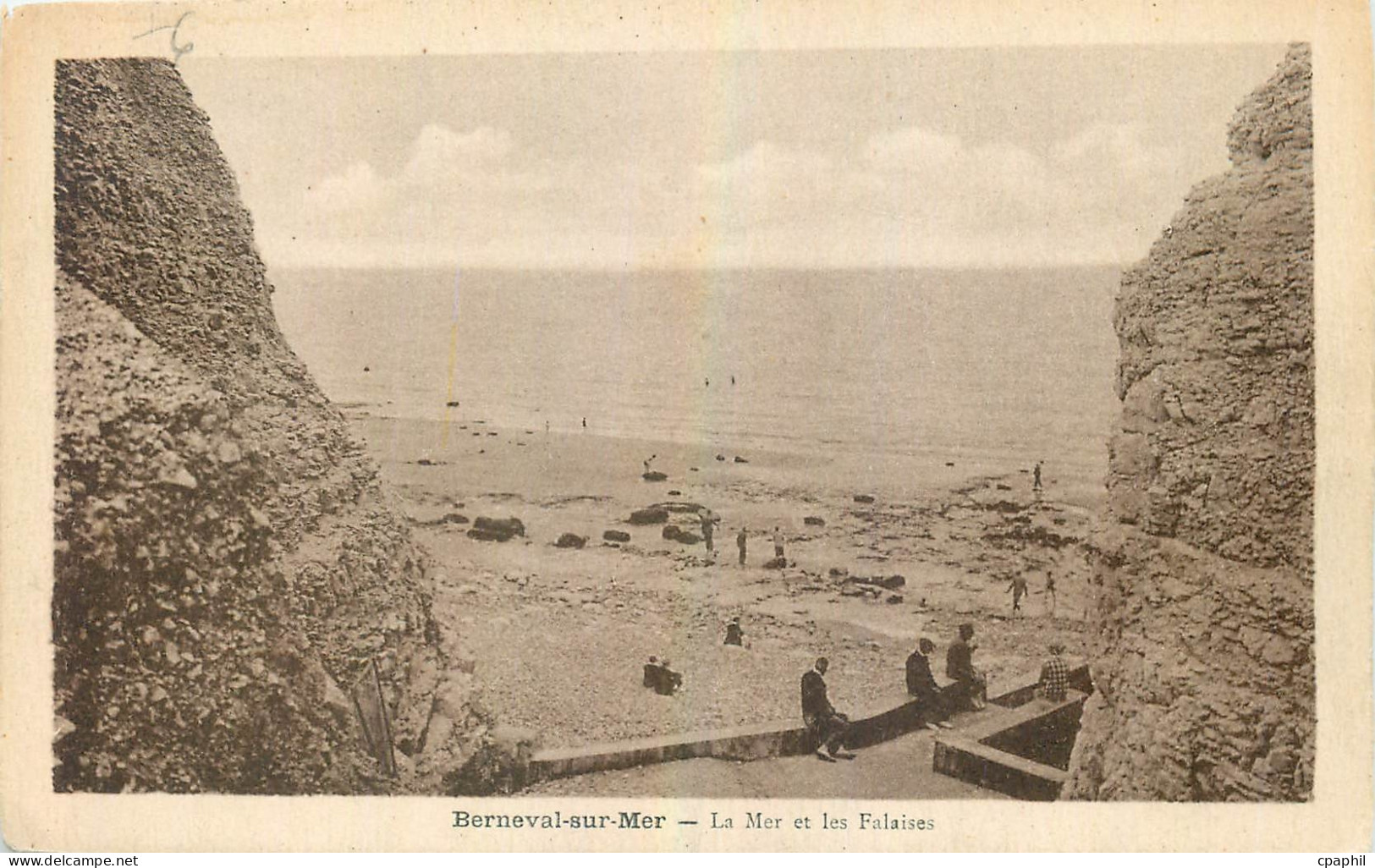 CPA Berneval sur Mer La Mer et les Falaises