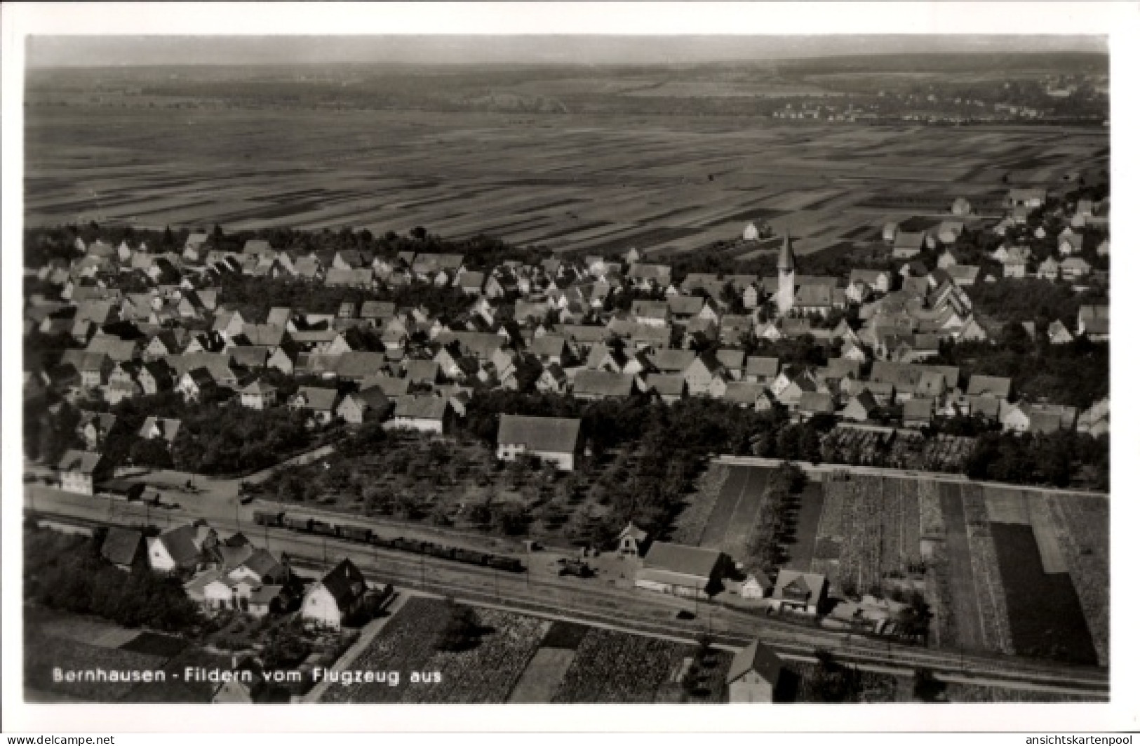 CPA Bernhausen Filderstadt Bade Württemberg, Luftaufnahme von mehrere Häuser, ländliche Umgebung