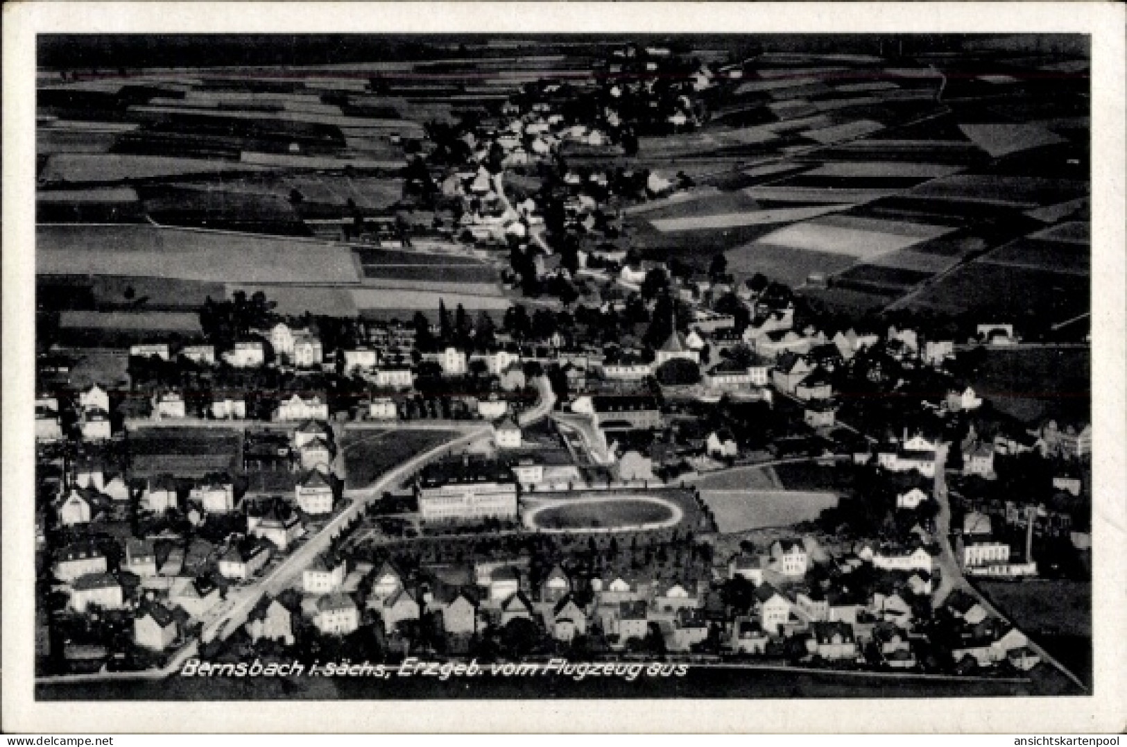 CPA Bernsbach Lauter-Bernsbach im Erzgebirge Sachsen, Fliegeraufnahme