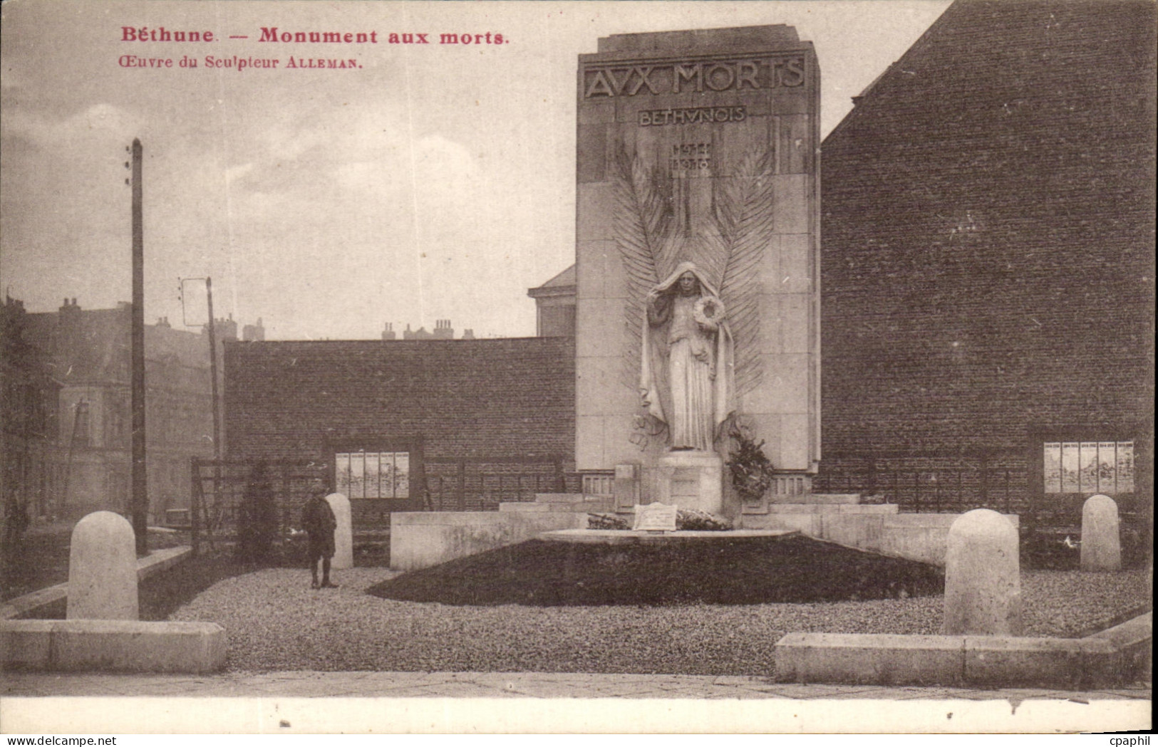 CPA Bethune Monument aux morts Militaria