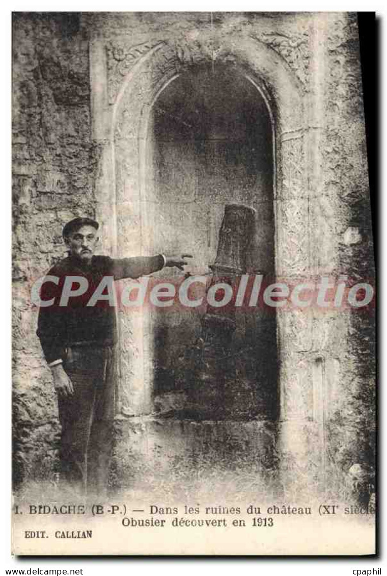 CPA Bidache Basses Pyrenees Dans les ruines du Chateau Obusier decouvert
