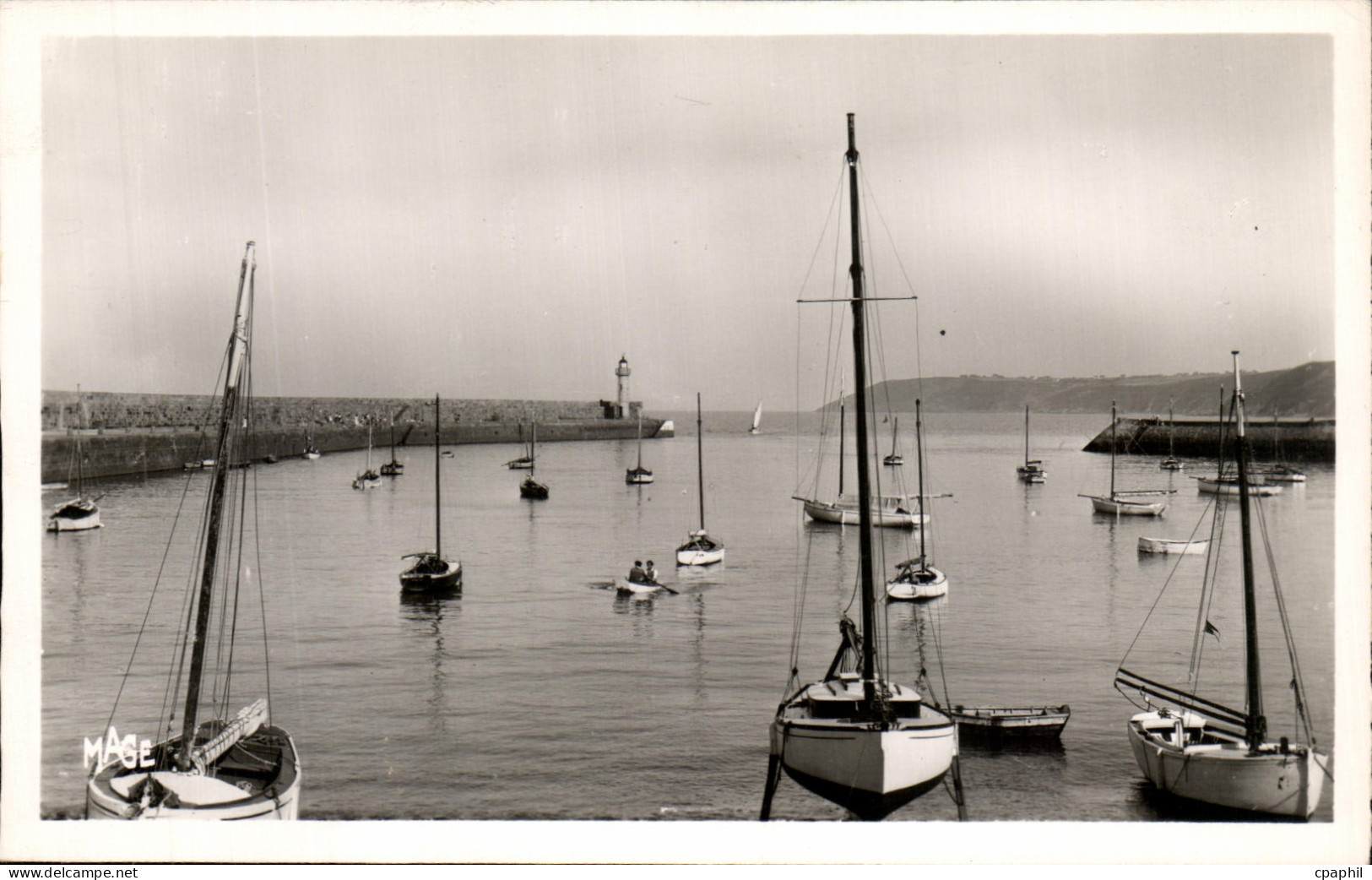CPA Binic Le Port Bateaux