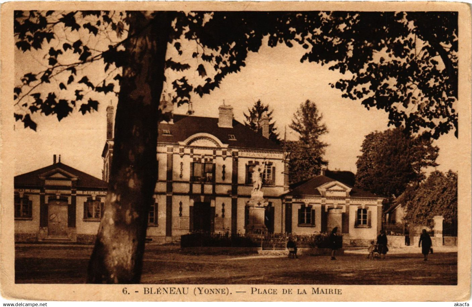 CPA BLENEAU - Place de la Mairie (358054)