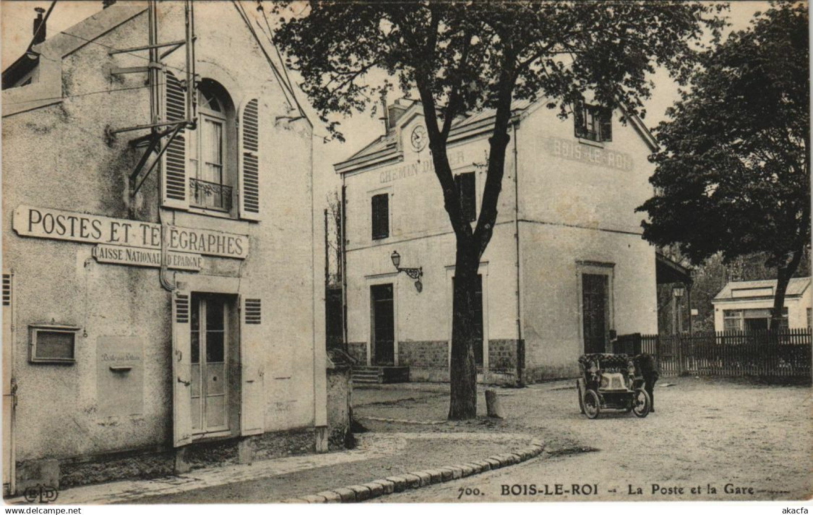 CPA BOIS-LE-ROI La Poste et la Gare (979952)