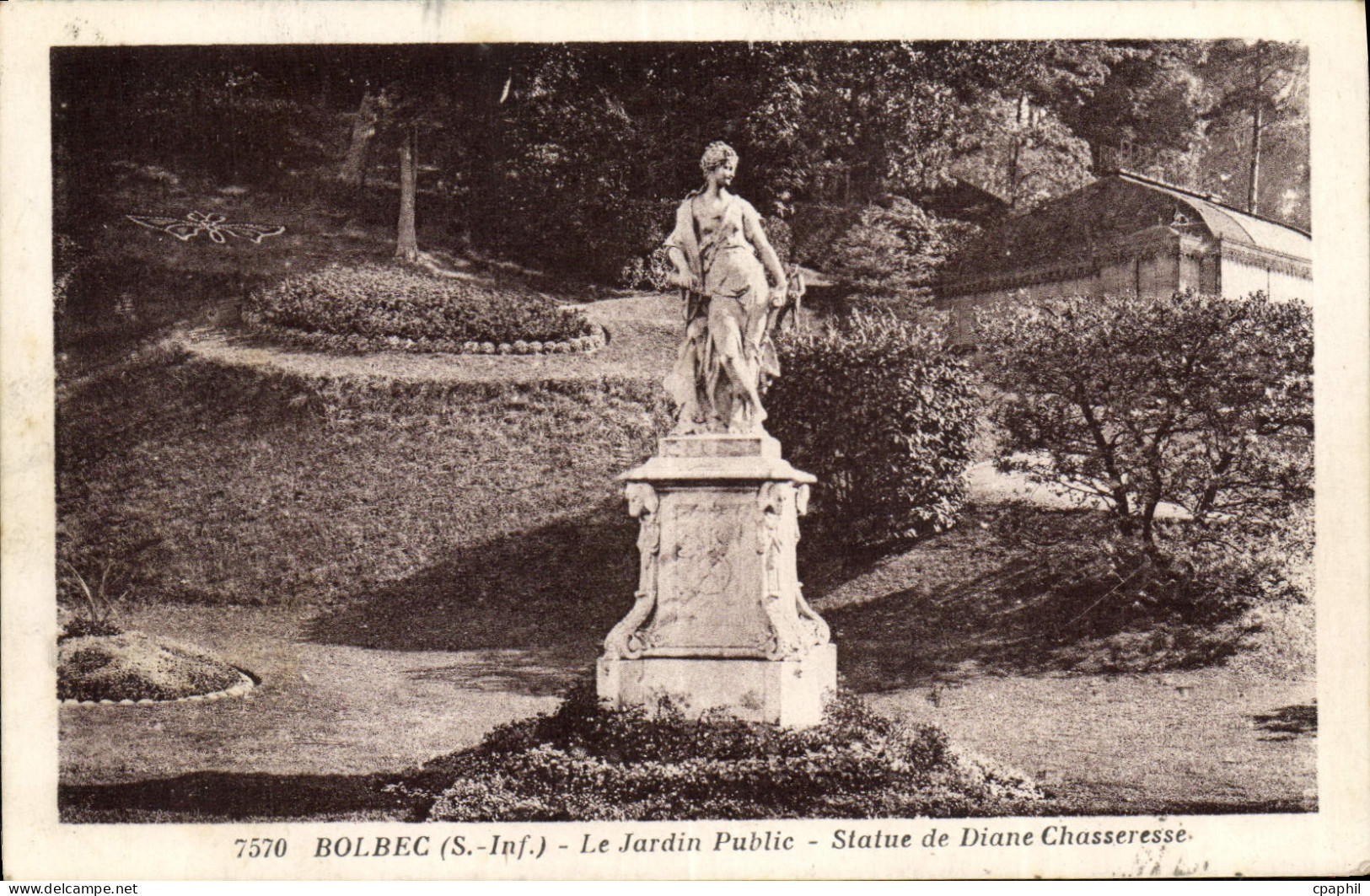 CPA Bolbec Le Jardin Public Statue de Diane Chasseresse